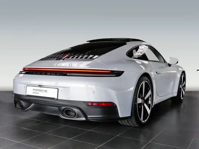 Porsche 911 view 12