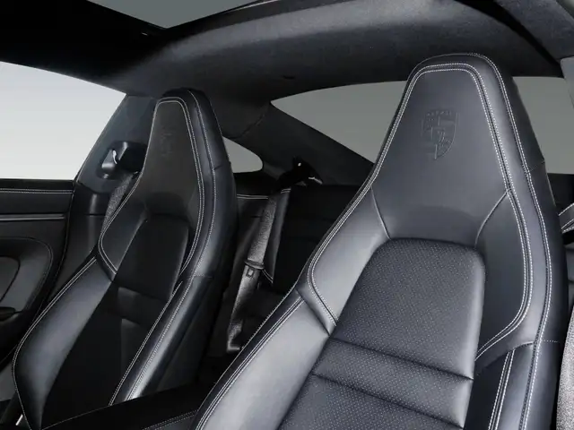 Porsche 911 view 8