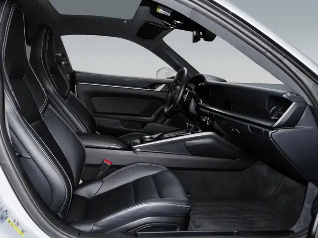 Porsche 911 view 11