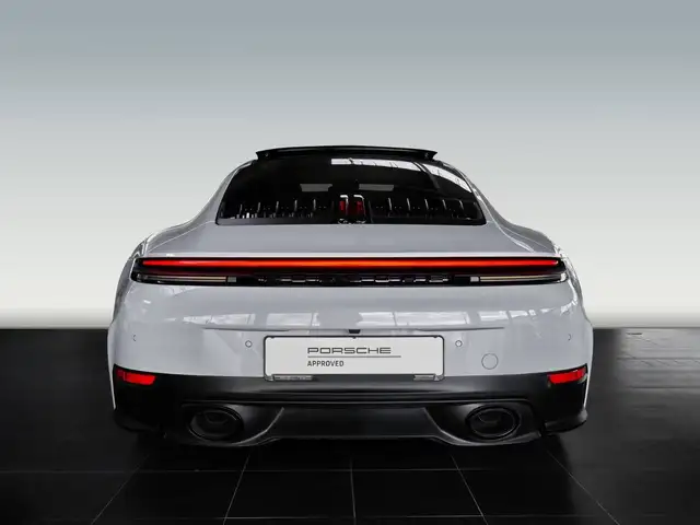 Porsche 911 view 13