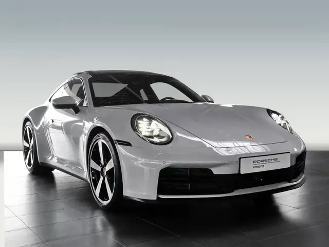 Porsche 911 view 5