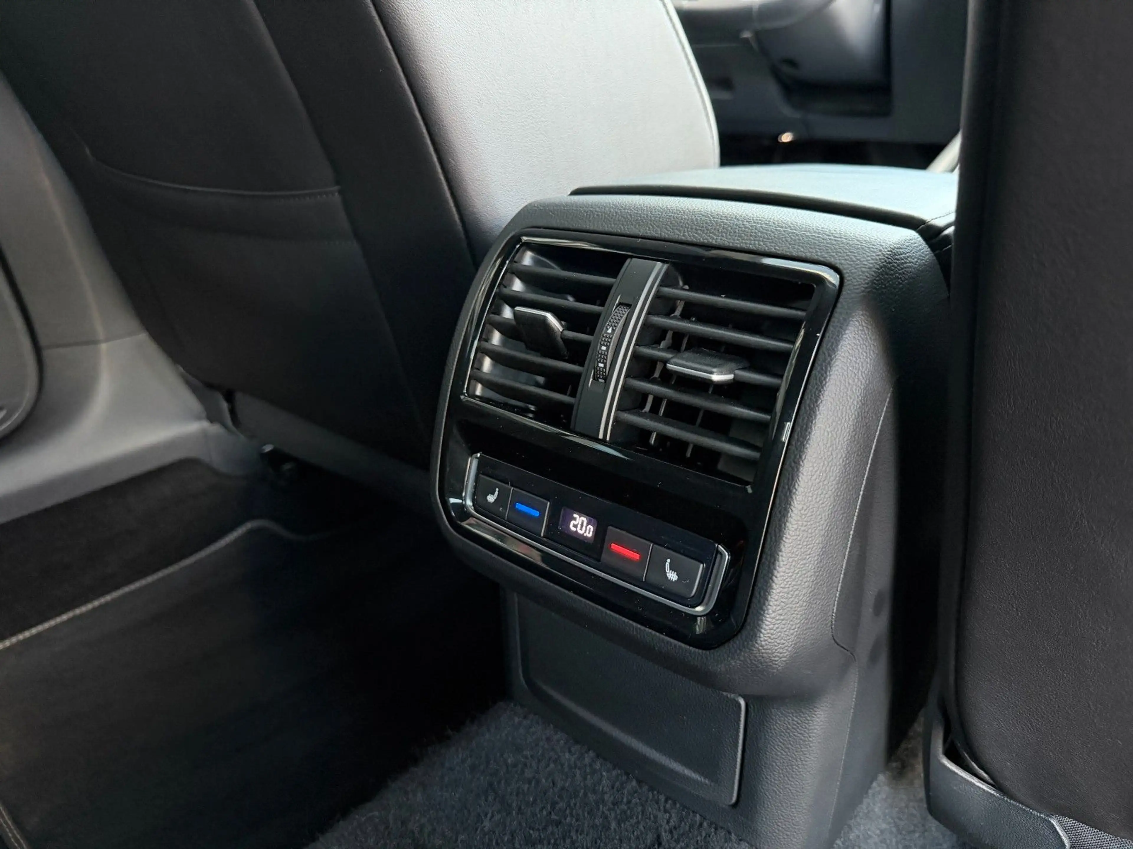 Volkswagen Arteon R-Line 4Motion*Head-Up*ACC*Panorama* — photo 12