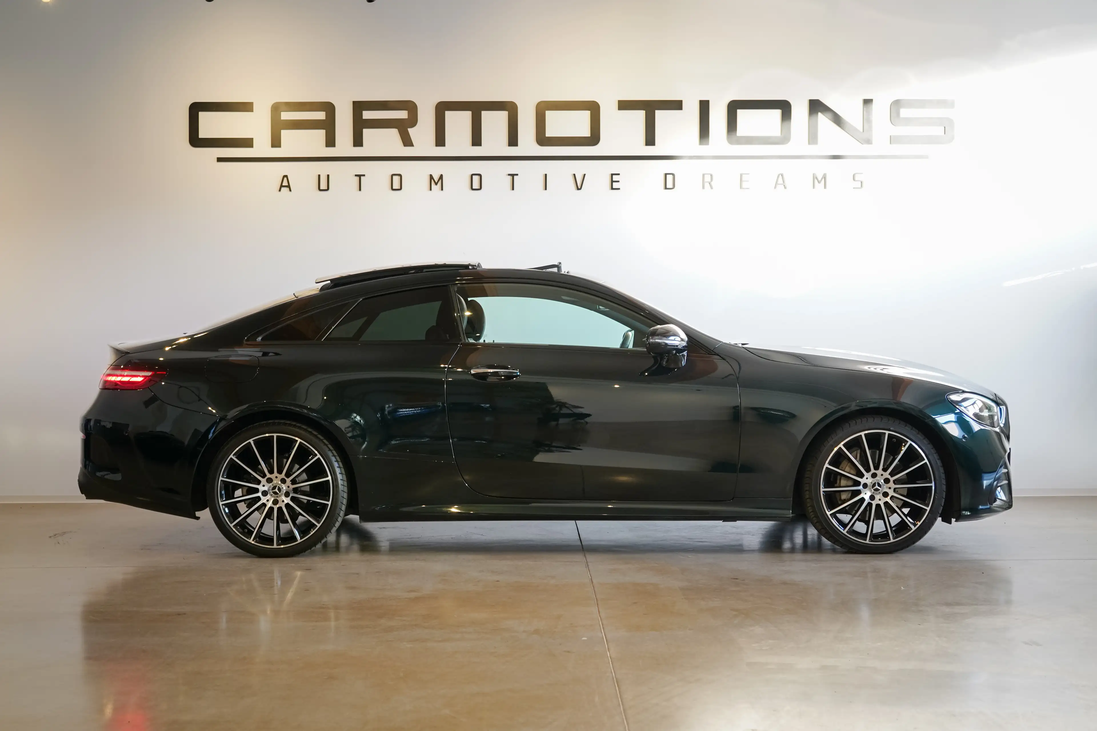 Mercedes-Benz E 220 d 4Matic Smaragdgrün I Panoramadach I Massage I Luftfahrwerk I 360 Kamera — photo 5