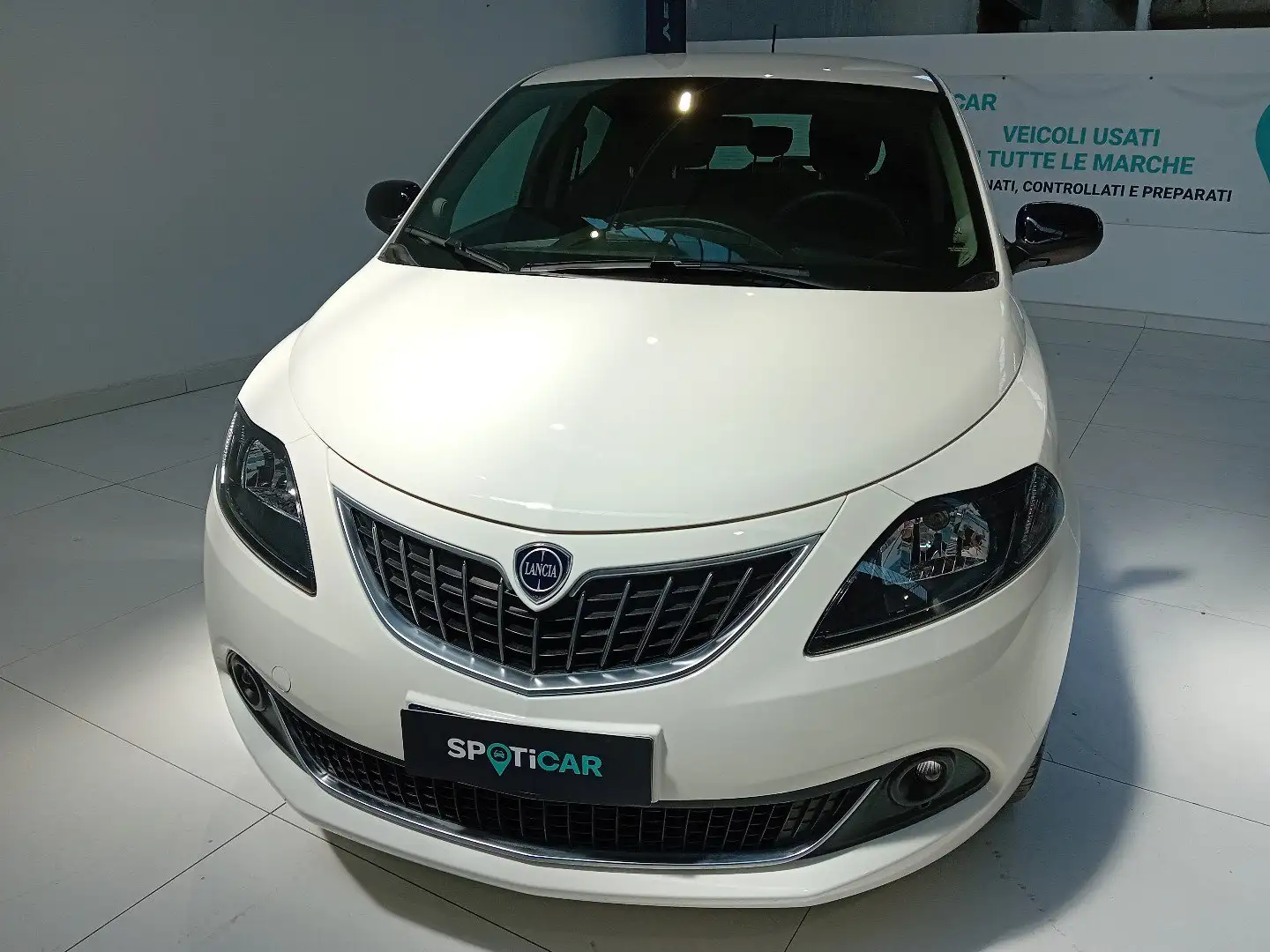 Lancia Ypsilon 1.0 FireFly 5 porte  Hybrid Platino Blanc - 2