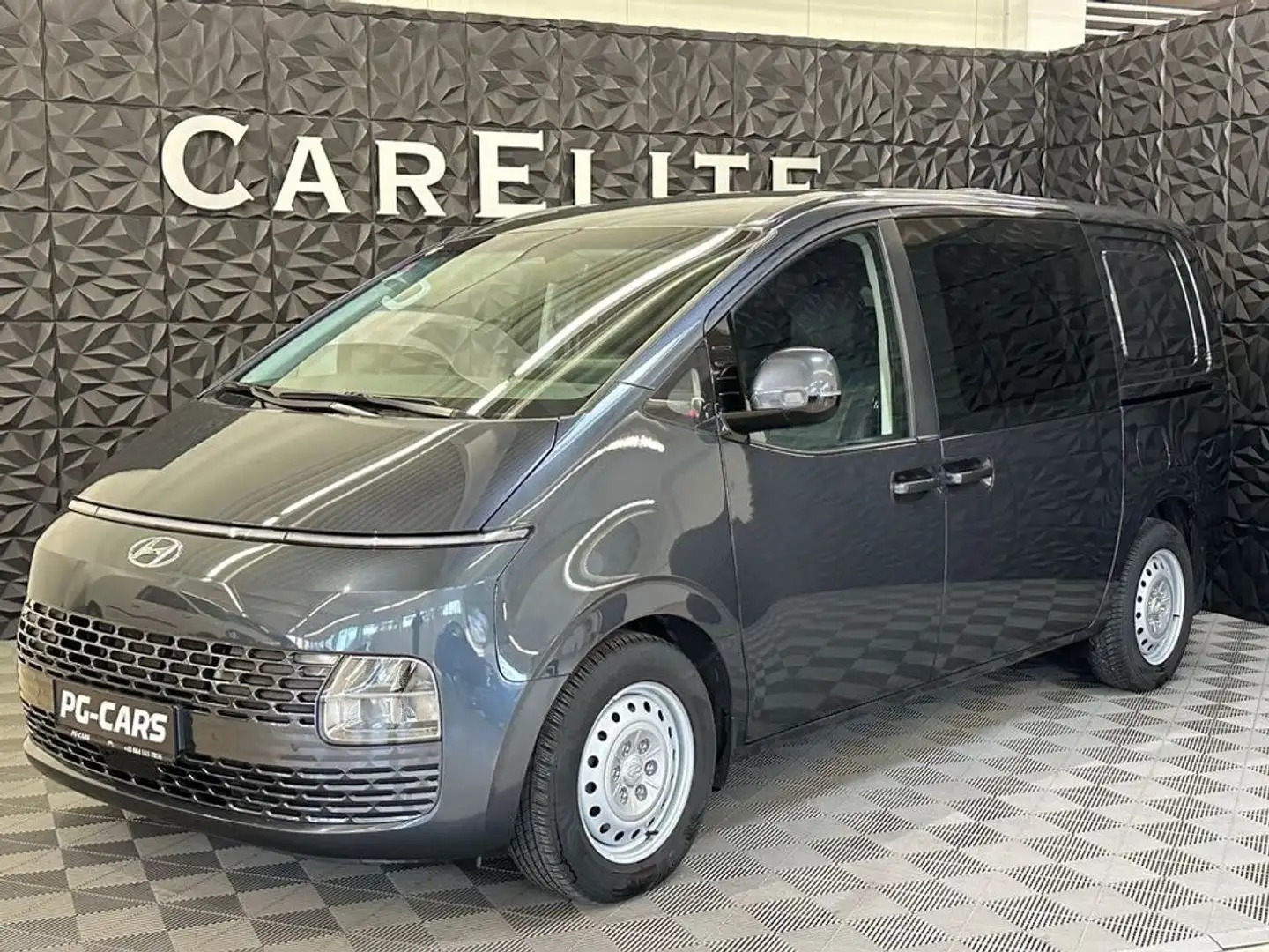 Hyundai STARIA Bus 2.2 CRDi Luxury Line DCT Aut. *MwSt Grau - 1