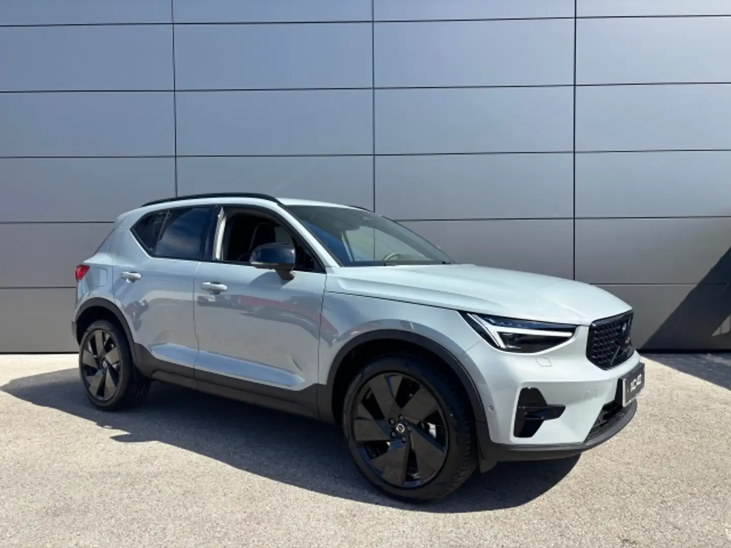 Volvo XC40 Black Edition Plus Schwarz - 1