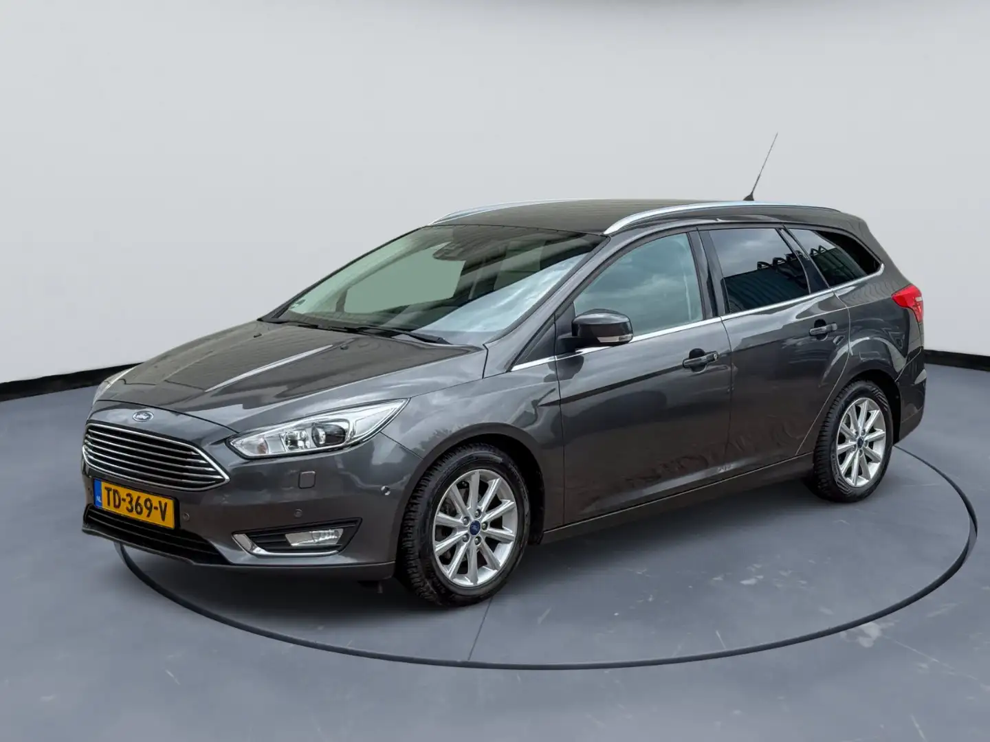 Ford Focus Wagon 1.0 Titanium Edition * PARKEER SENSOREN V&A Grigio - 2