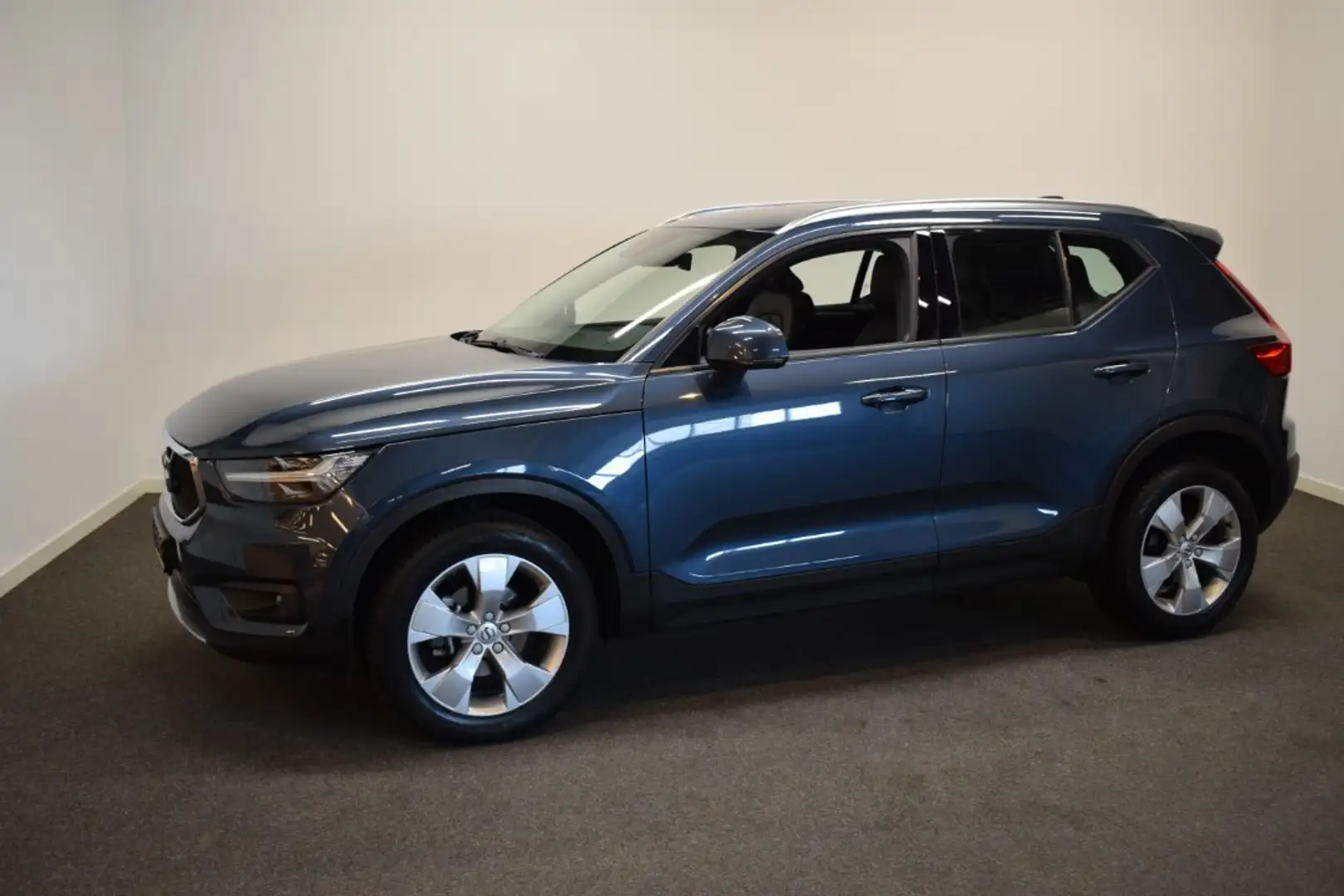 Volvo XC40 T3 163 pk AUT8 BNS Pro Leer/ Stoel + Stuur verw./ Blauw - 2