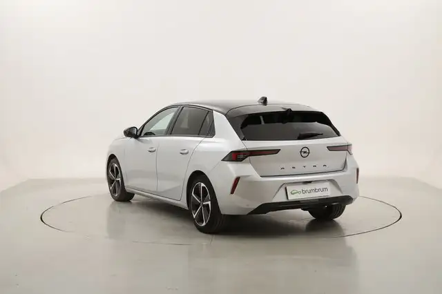 Opel Astra view 3