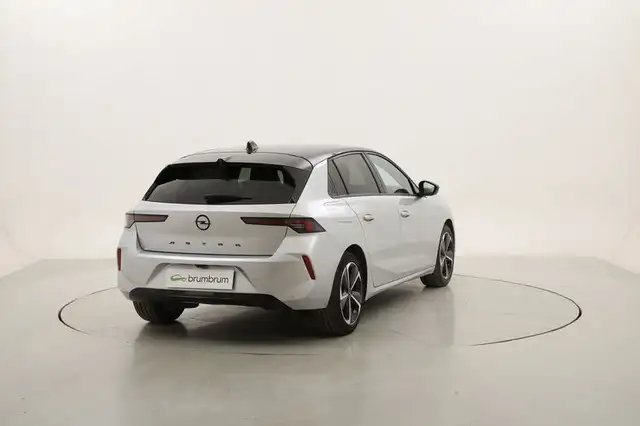 Opel Astra view 5