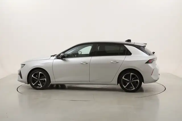 Opel Astra view 2