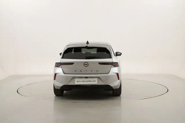 Opel Astra view 4