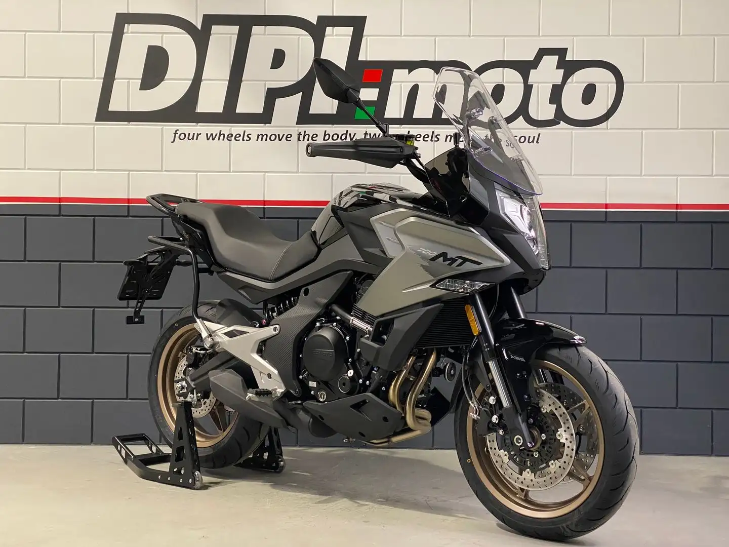 CFMOTO 700 MT Black - 1