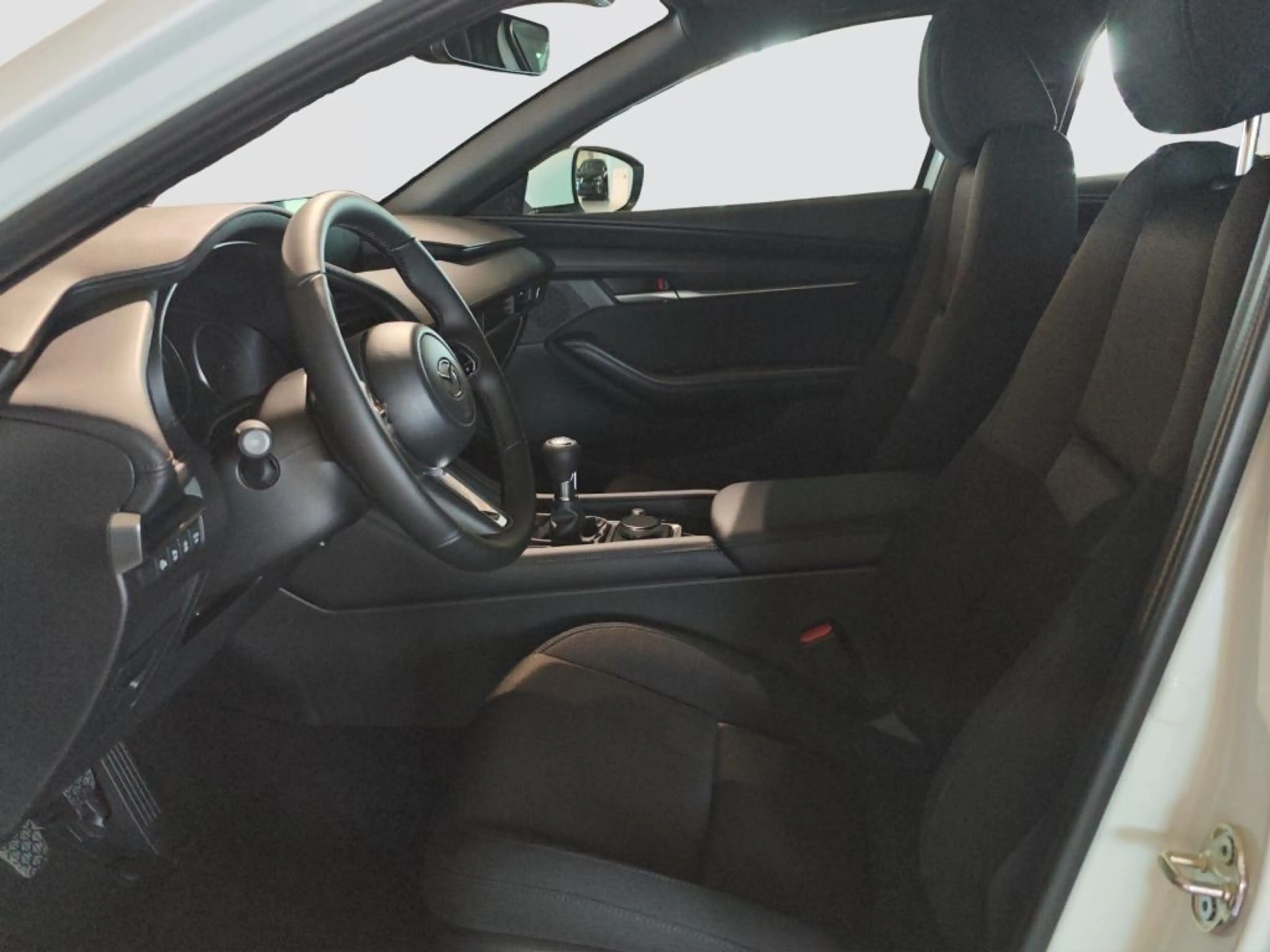 Mazda 3 e-SKYACTIV-G 140 M HYBRID CENTRE-LINE — photo 6
