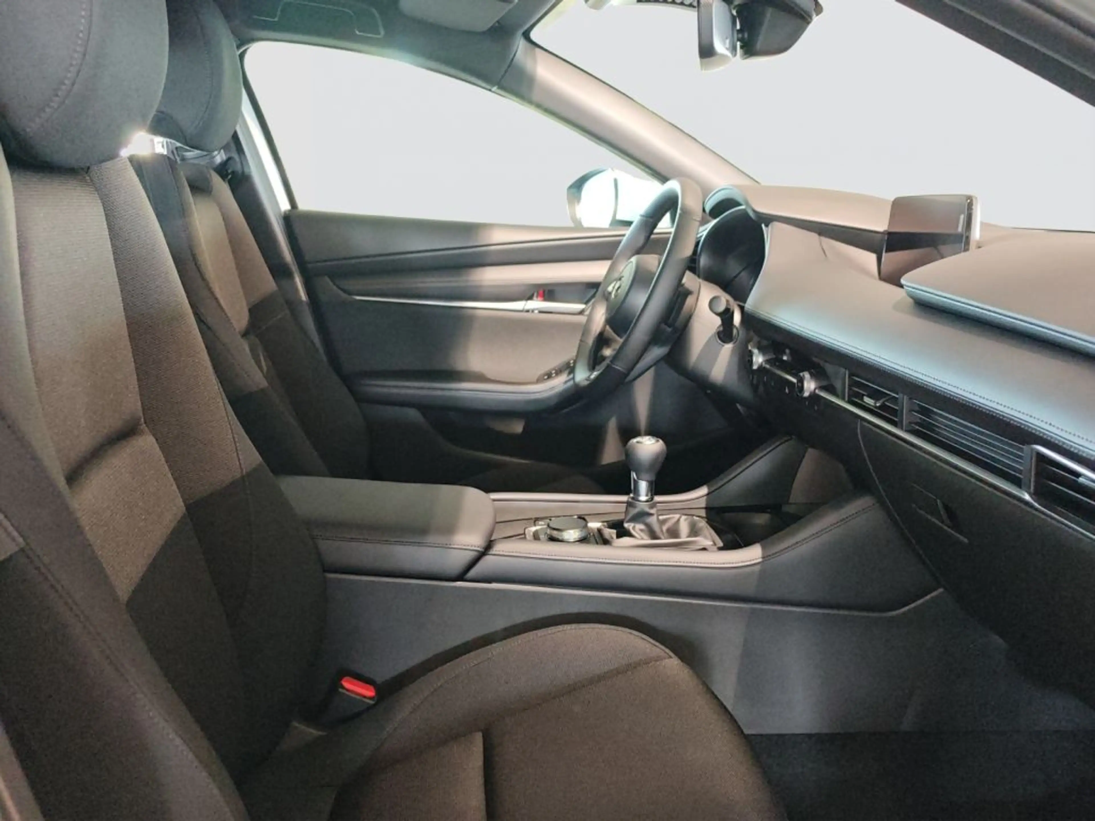 Mazda 3 e-SKYACTIV-G 140 M HYBRID CENTRE-LINE — photo 12