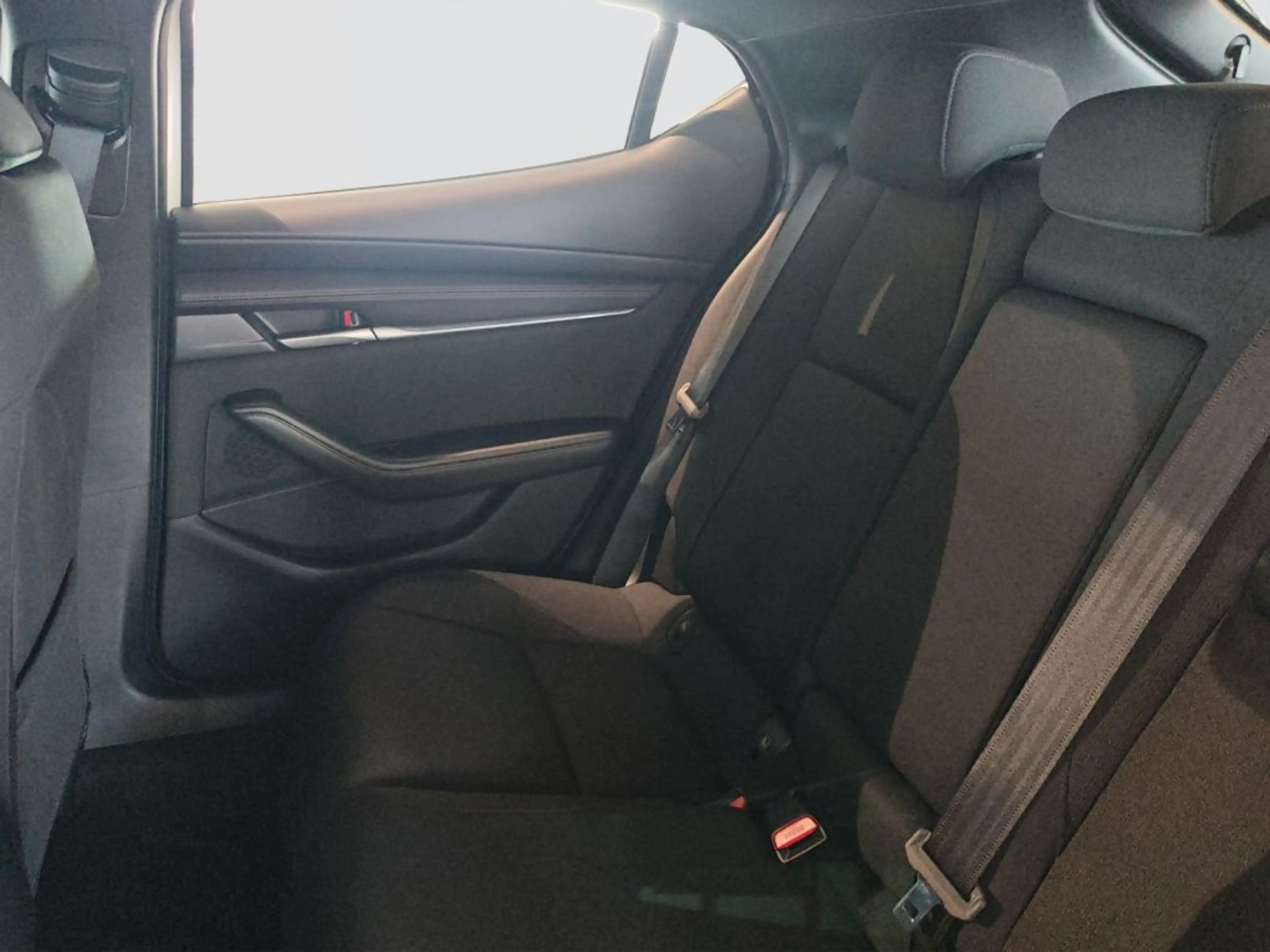 Mazda 3 e-SKYACTIV-G 140 M HYBRID CENTRE-LINE — photo 11