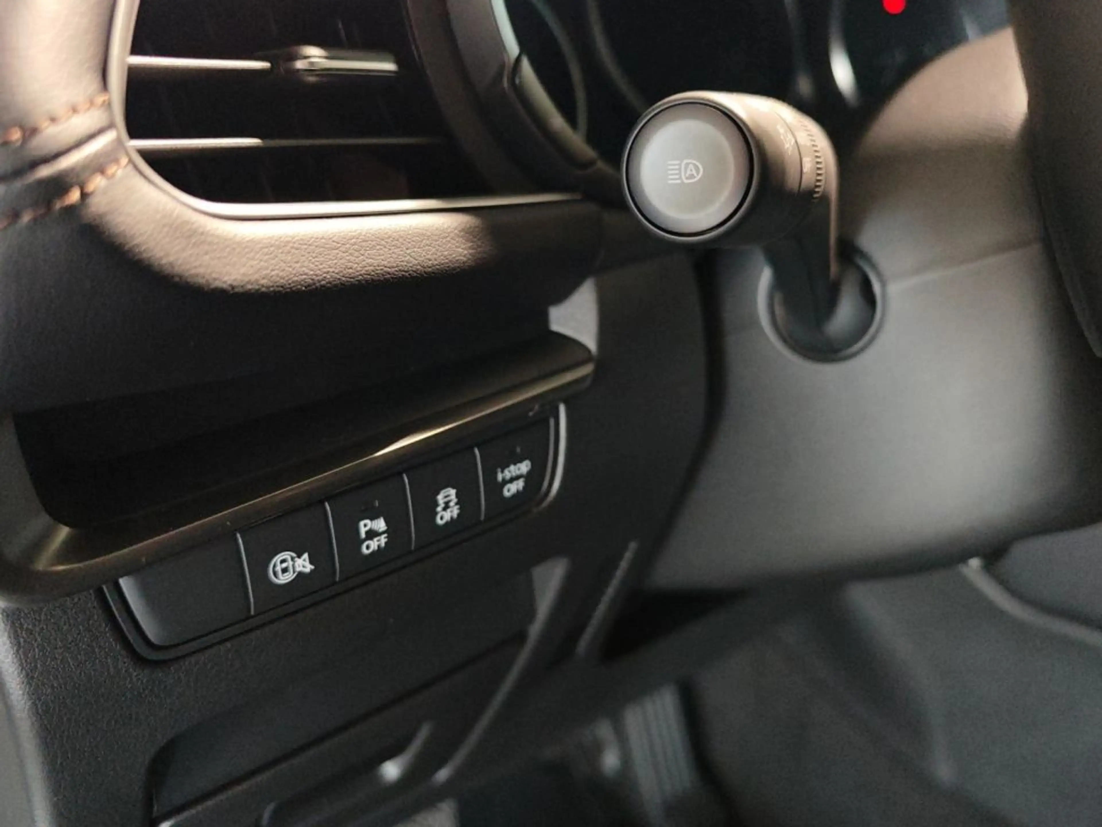 Mazda 3 e-SKYACTIV-G 140 M HYBRID CENTRE-LINE — photo 15
