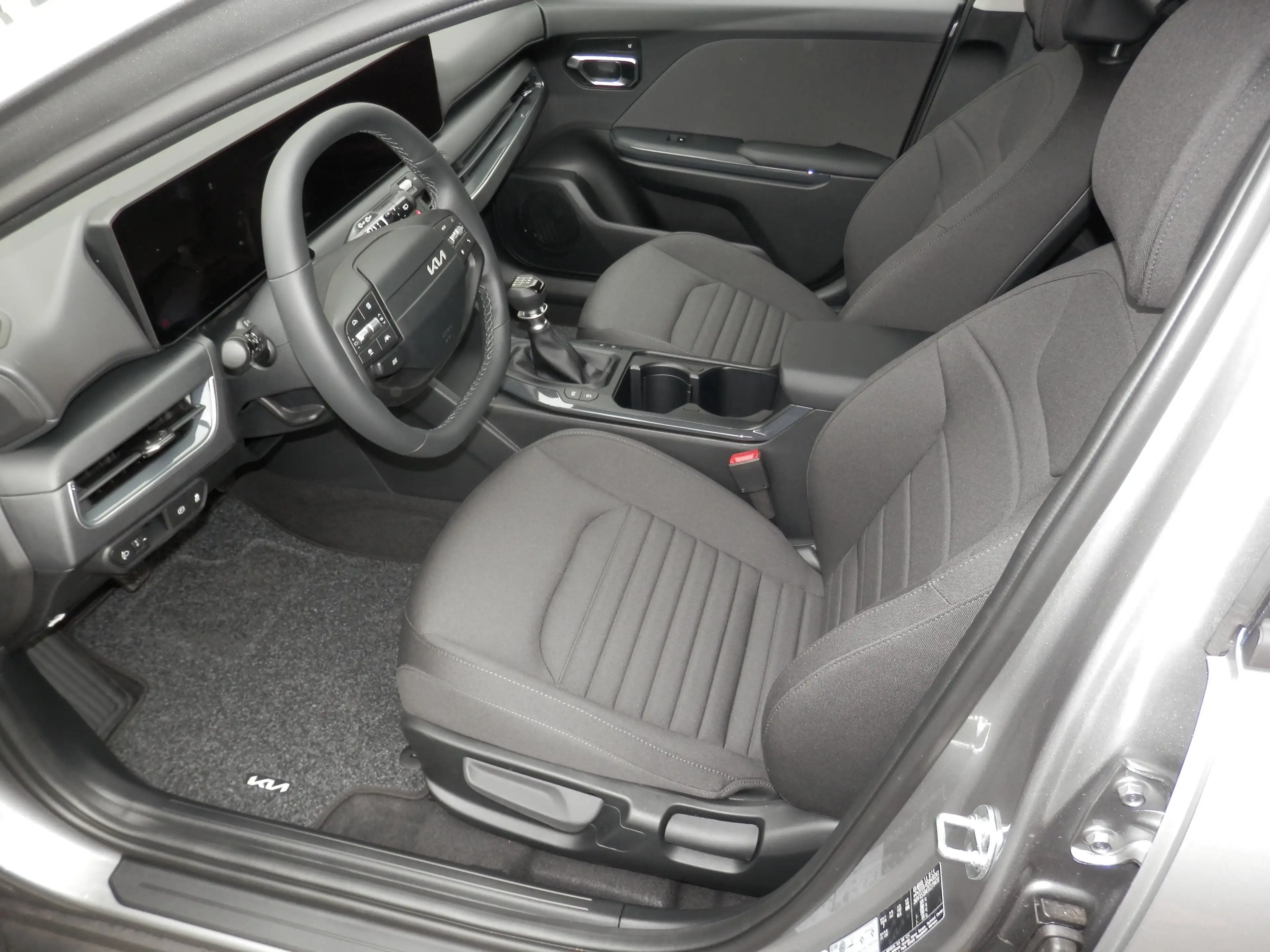 Kia K4 HB 1,0 TGDI 48V Silber — photo 9