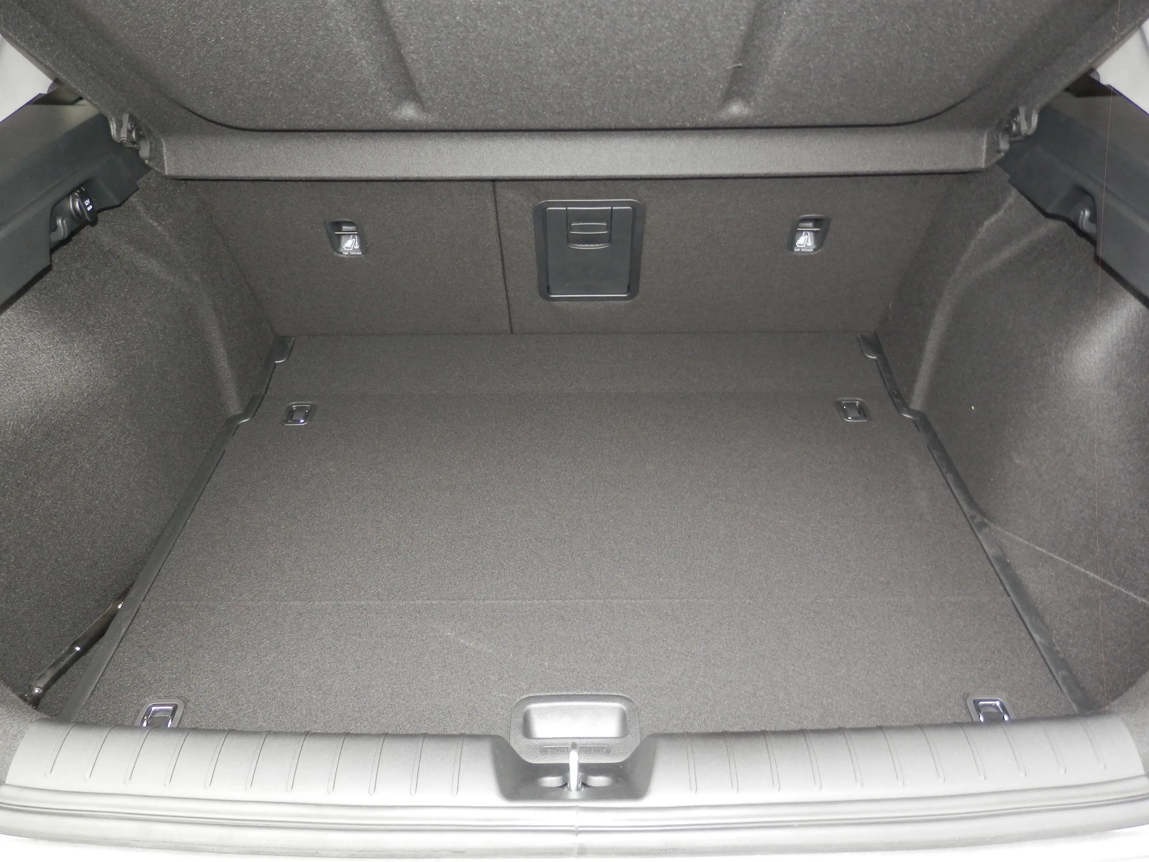 Kia K4 HB 1,0 TGDI 48V Silber — photo 12