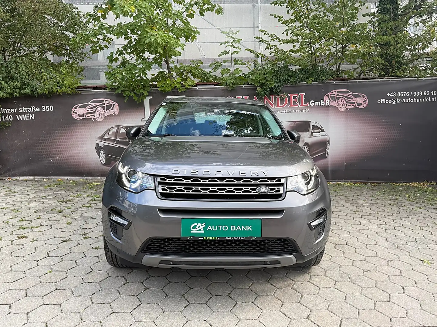 Land Rover Discovery Sport 2,0 TD4 4WD SE Aut. Grau - 2