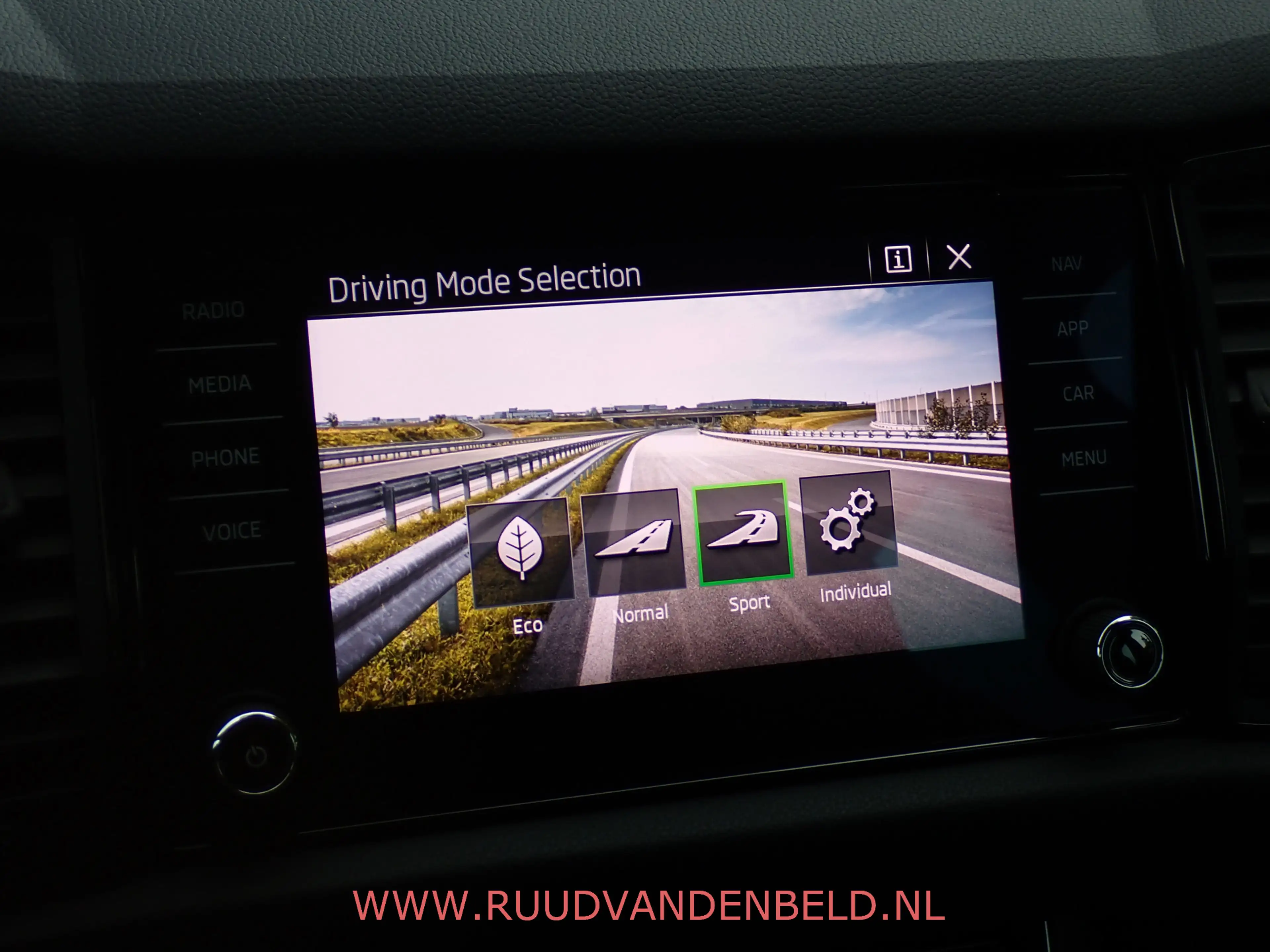 Skoda Kodiaq 1.5 TSI SPORTLINE 7-PERS / TREKHAAK / CARPLAY / CA — photo 30