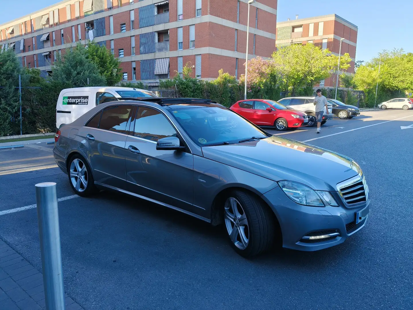 Mercedes-Benz E 220 220CDI BE 7G Plus - 2