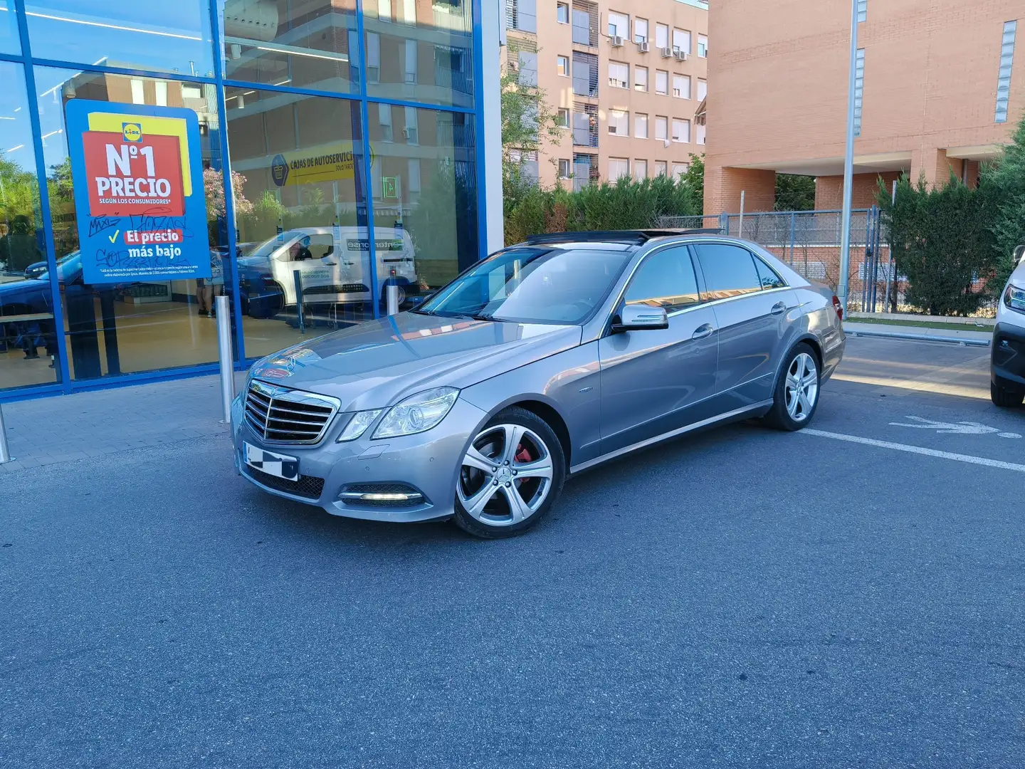 Mercedes-Benz E 220 220CDI BE 7G Plus - 1