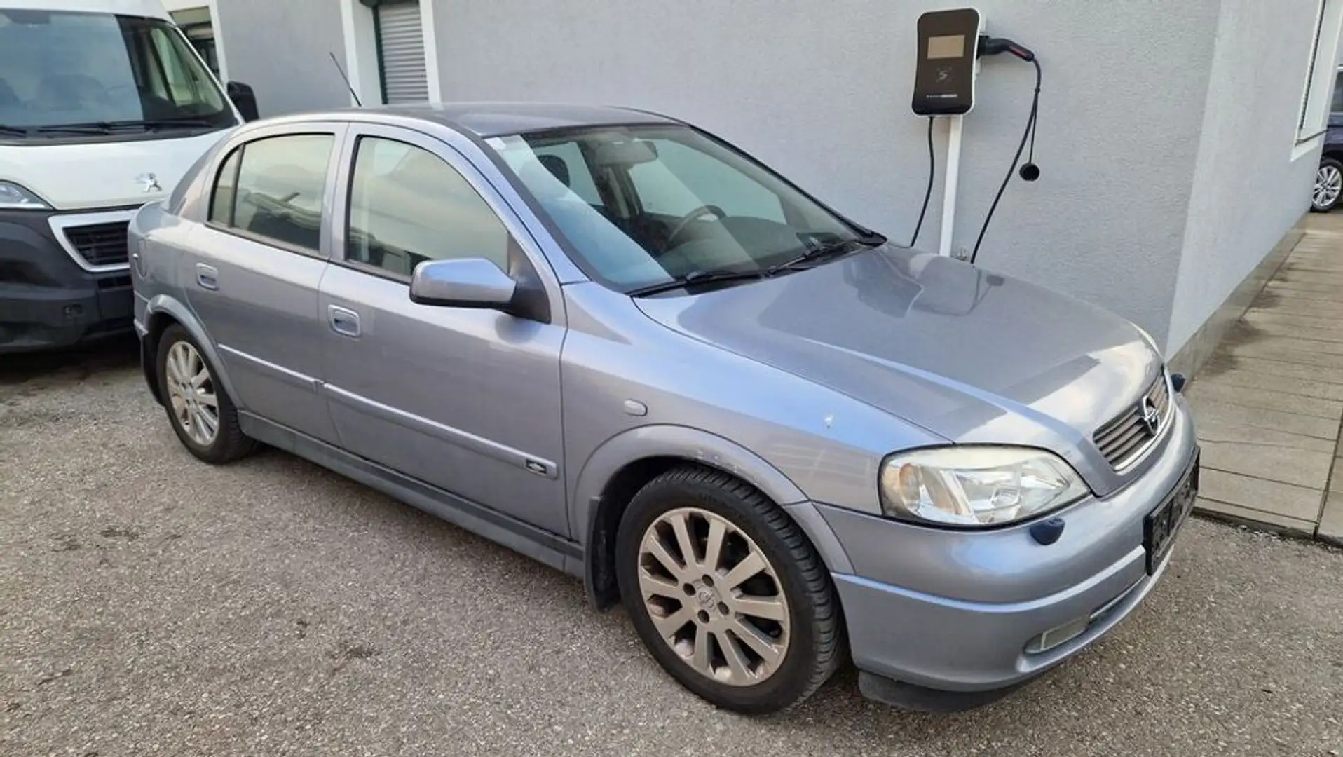 Opel Astra Basis Silber - 1