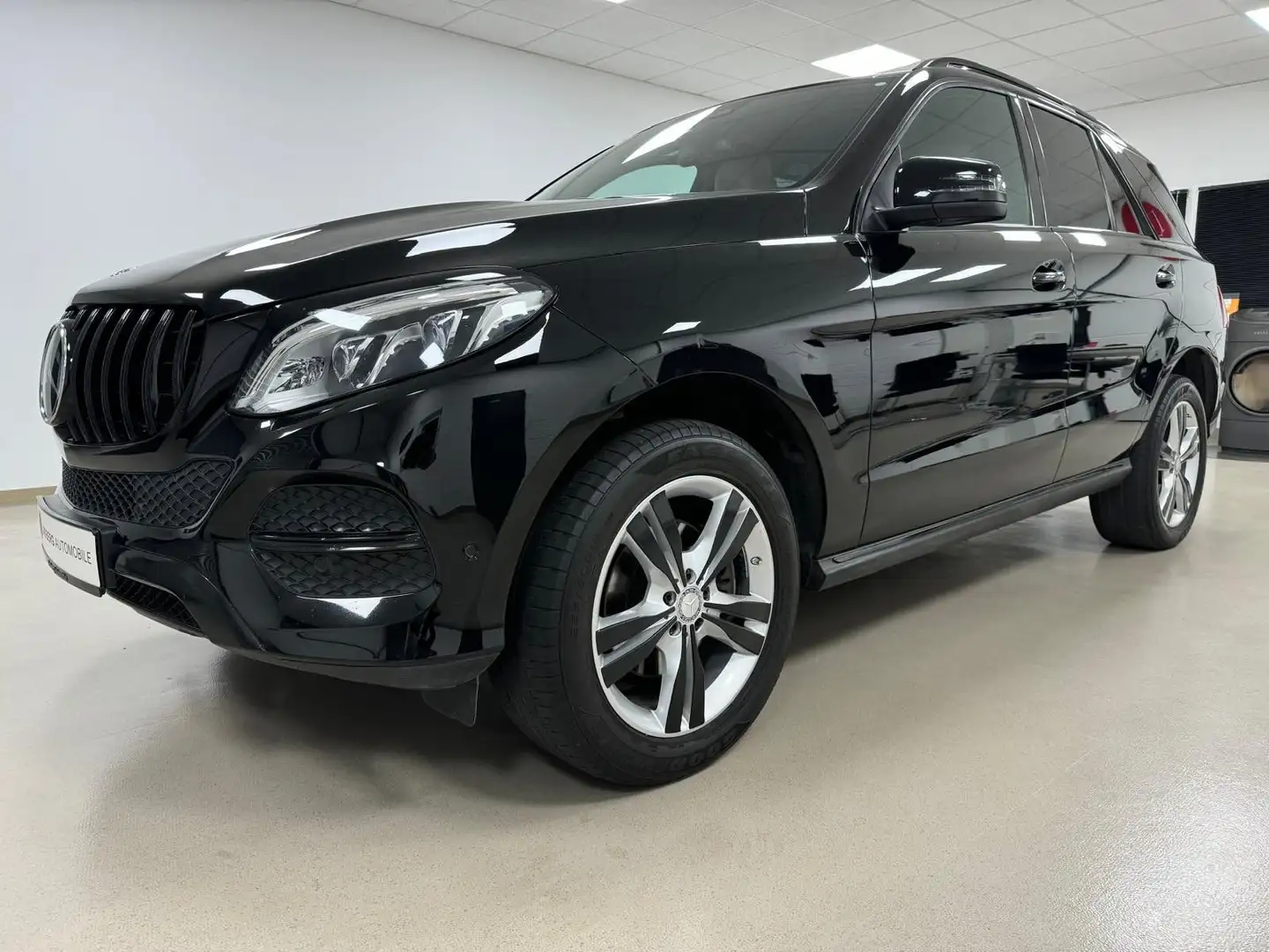 Mercedes-Benz GLE 250 d 4Matic*PDC*RFK*ACC*AC*NAVI*8F*LMF*AHK* Zwart - 1