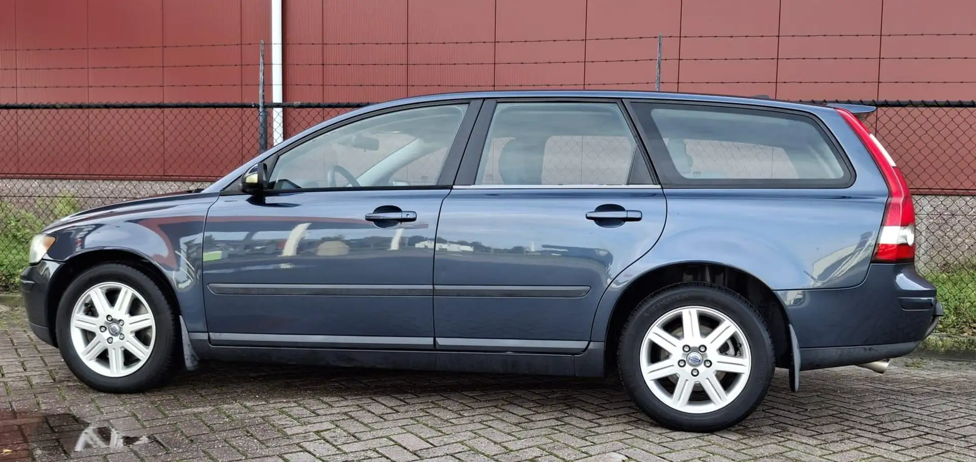 Volvo V50 2.5 T5 AWD Momentum Blauw - 2
