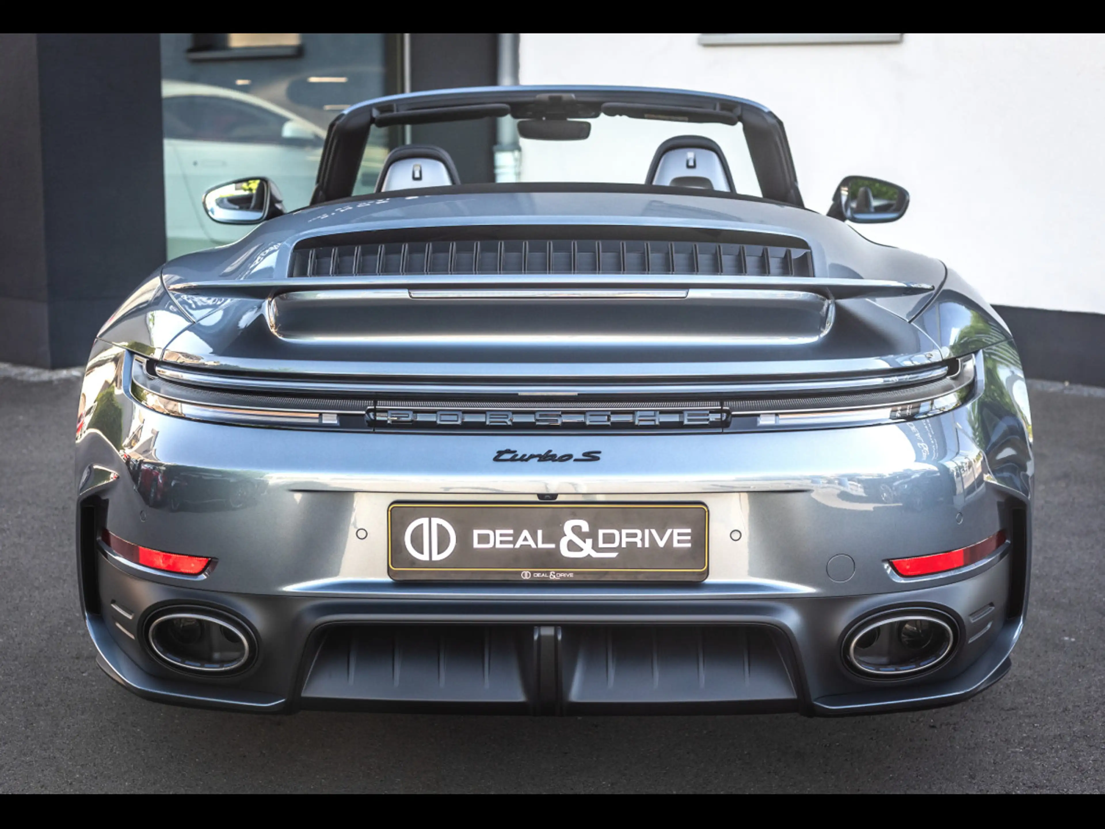Porsche 911 992.2 TURBO S CABRIOLET PDK°VANADIUM GREY°CARBON — photo 4
