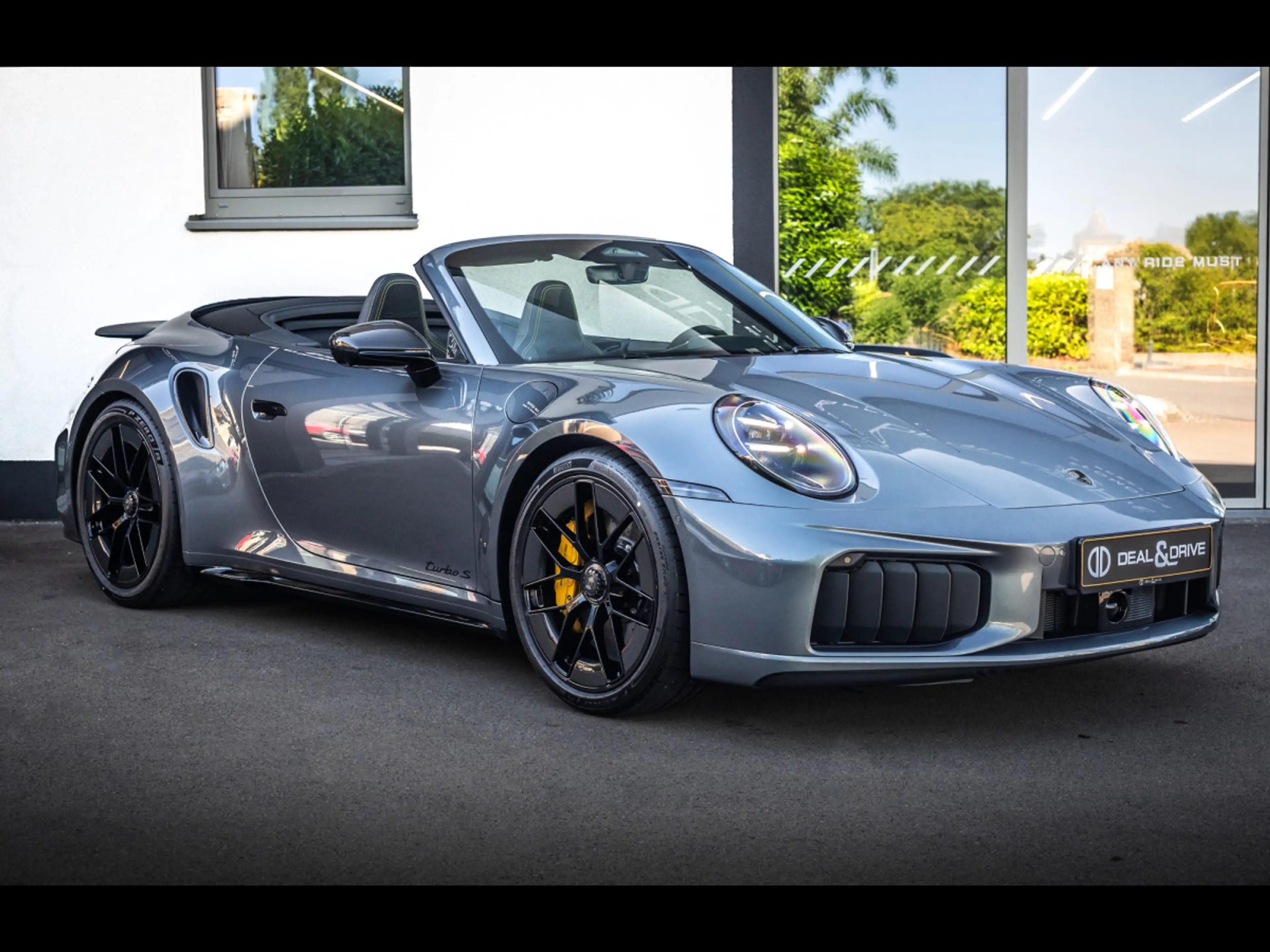 Porsche 911 992.2 TURBO S CABRIOLET PDK°VANADIUM GREY°CARBON — photo 6