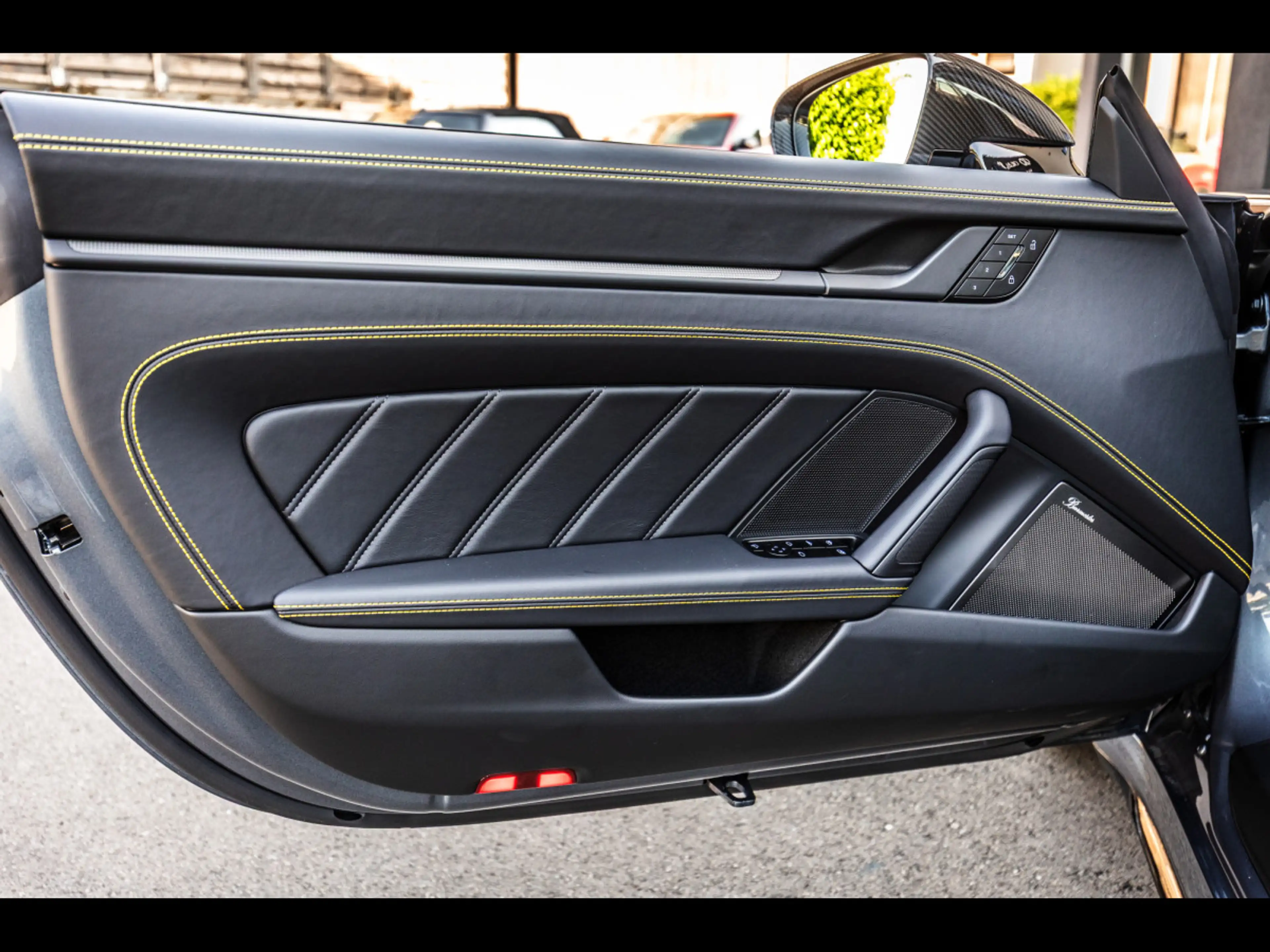 Porsche 911 992.2 TURBO S CABRIOLET PDK°VANADIUM GREY°CARBON — photo 9