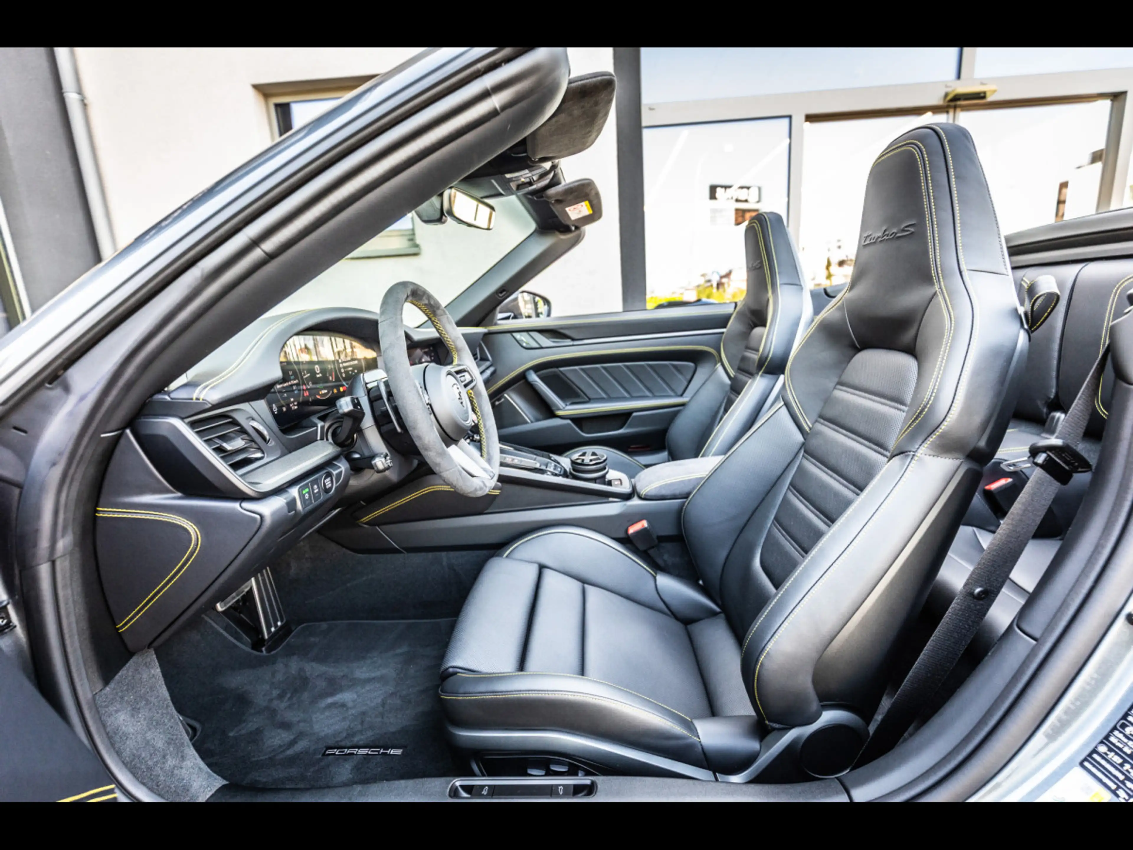 Porsche 911 992.2 TURBO S CABRIOLET PDK°VANADIUM GREY°CARBON — photo 11