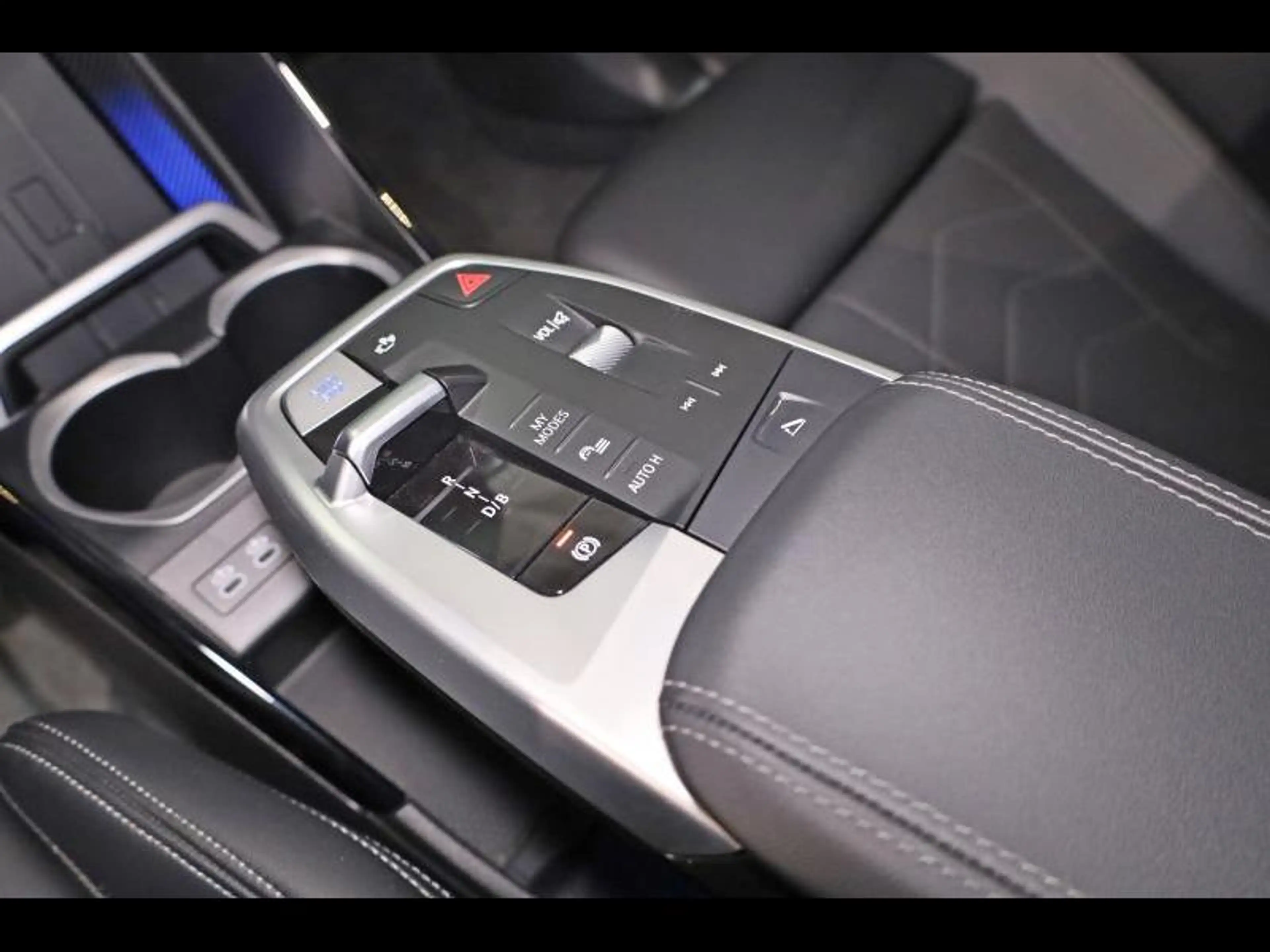 BMW iX1 eDrive20 Kit M Sport — photo 13