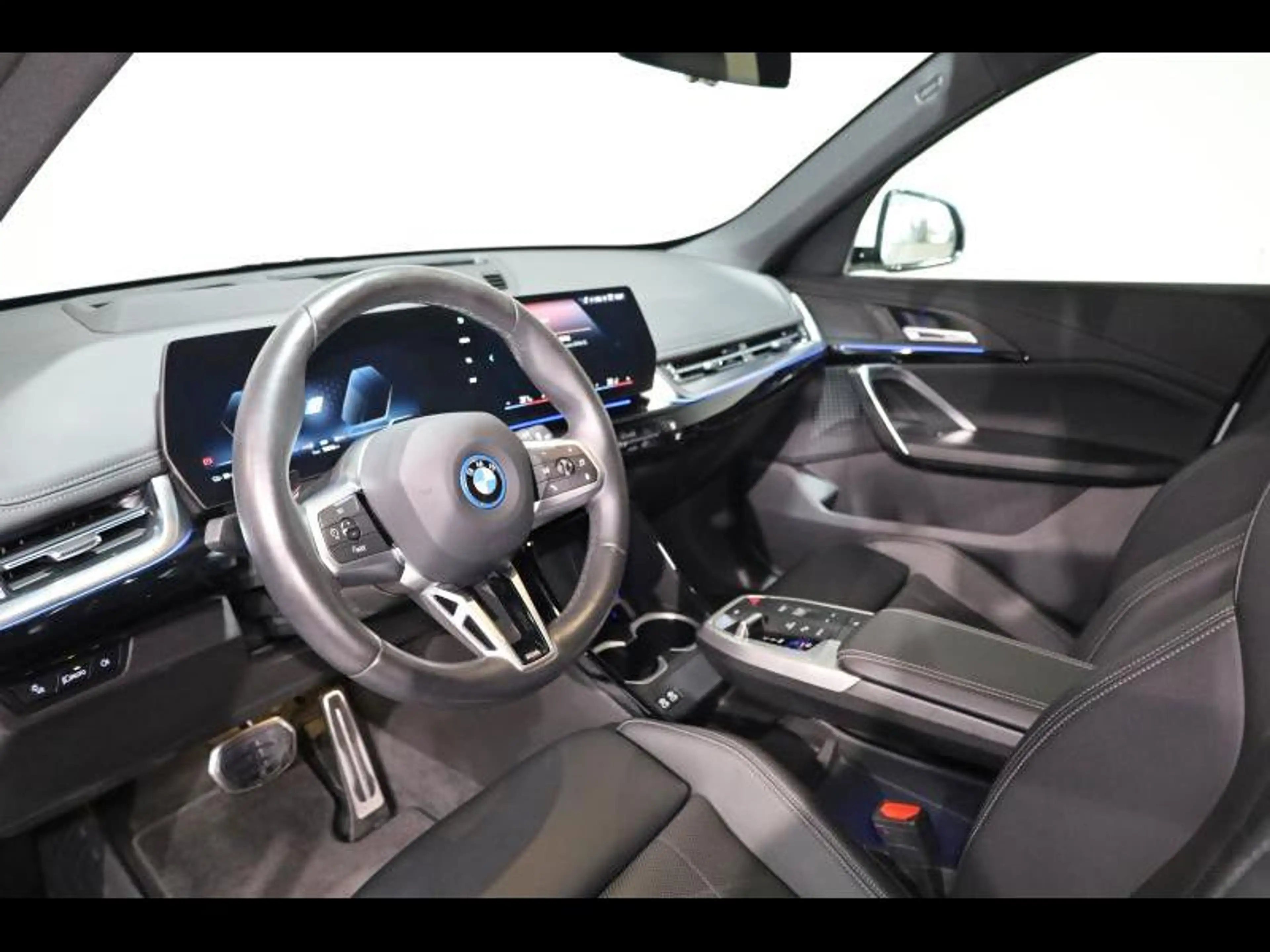 BMW iX1 eDrive20 Kit M Sport — photo 6