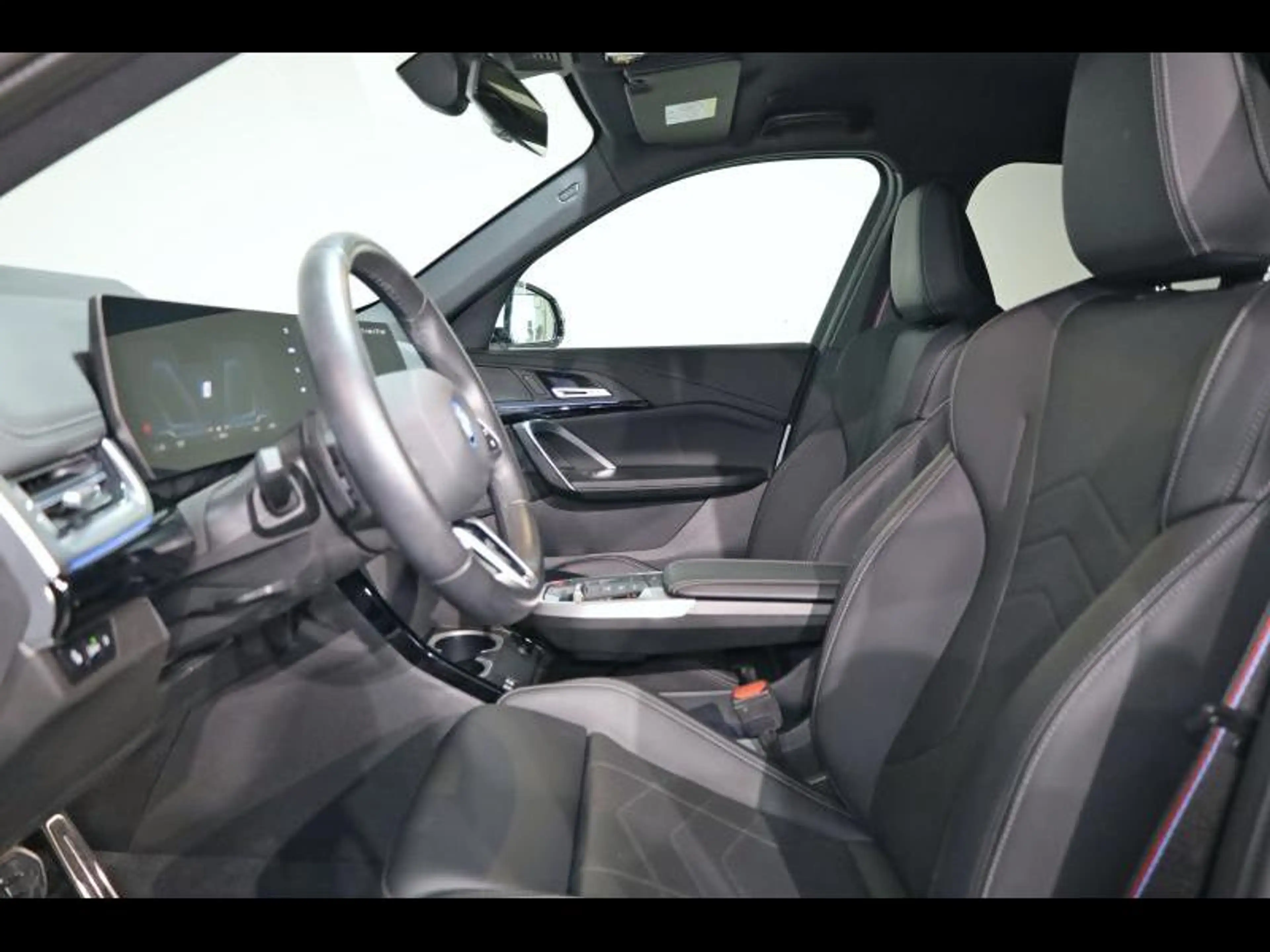 BMW iX1 eDrive20 Kit M Sport — photo 9