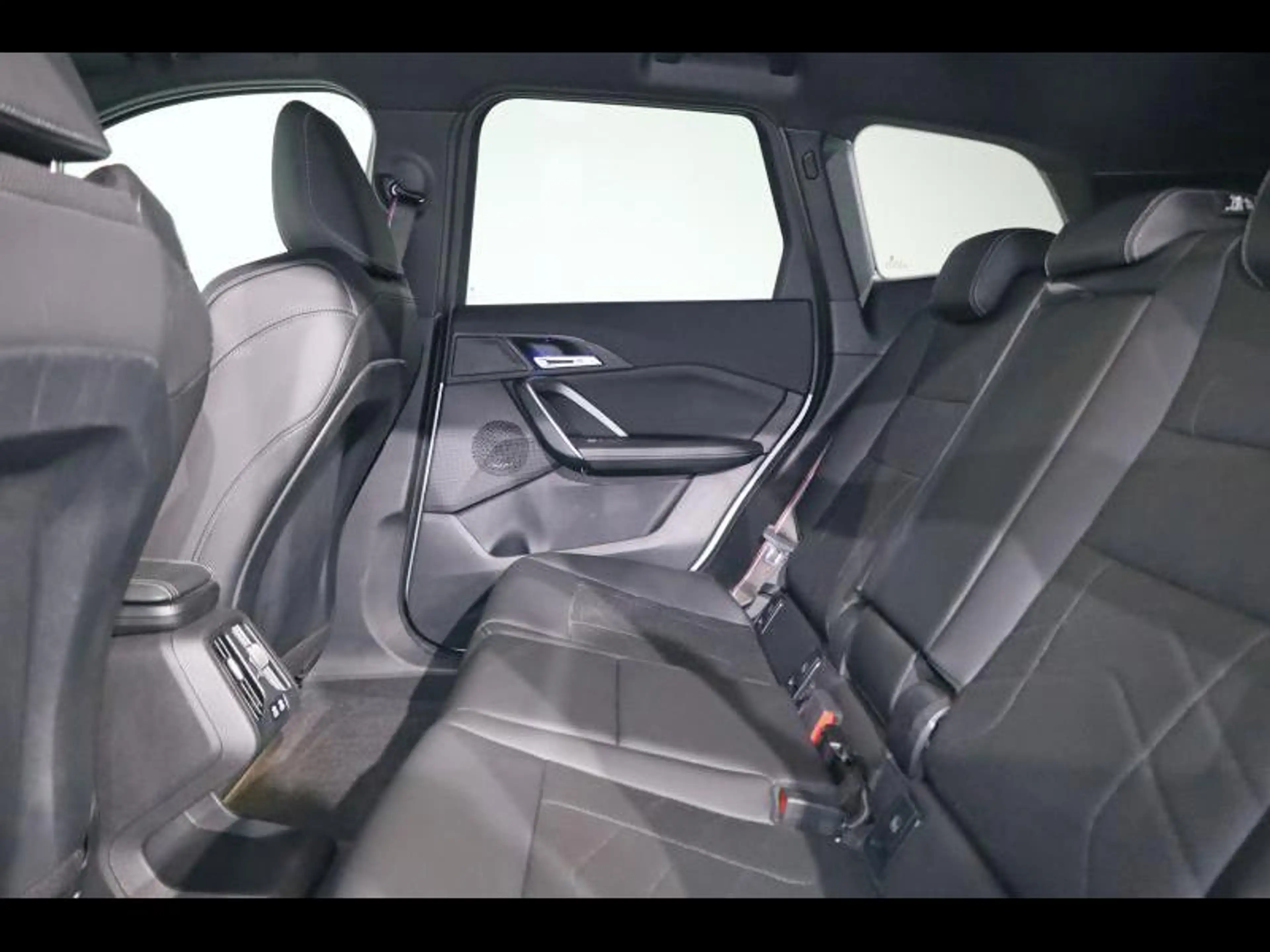 BMW iX1 eDrive20 Kit M Sport — photo 10