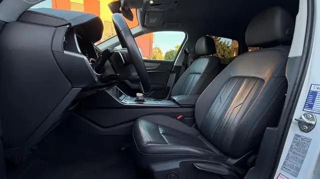 Audi A6 view 10