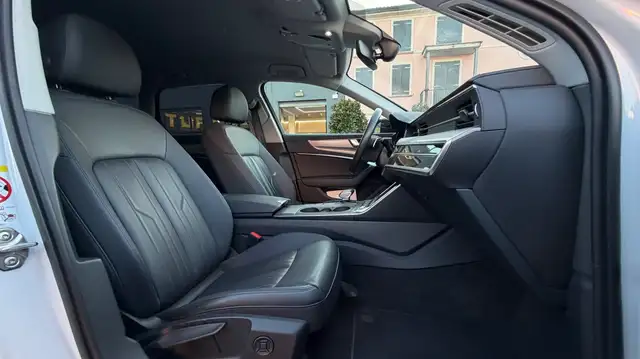 Audi A6 view 13
