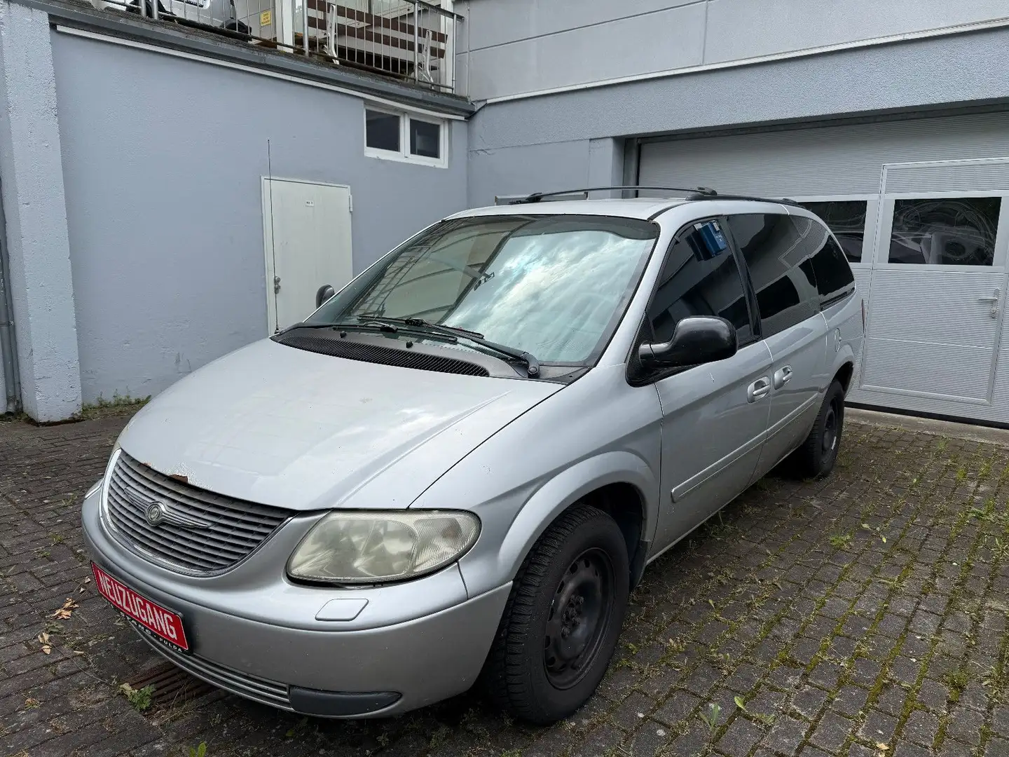 Chrysler Grand Voyager 3.3 V6 Automatik TÜV10/2026 Silber - 1