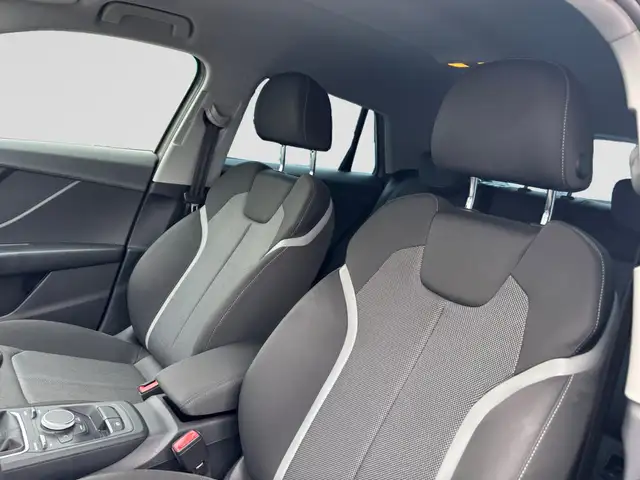 Audi Q2 view 9