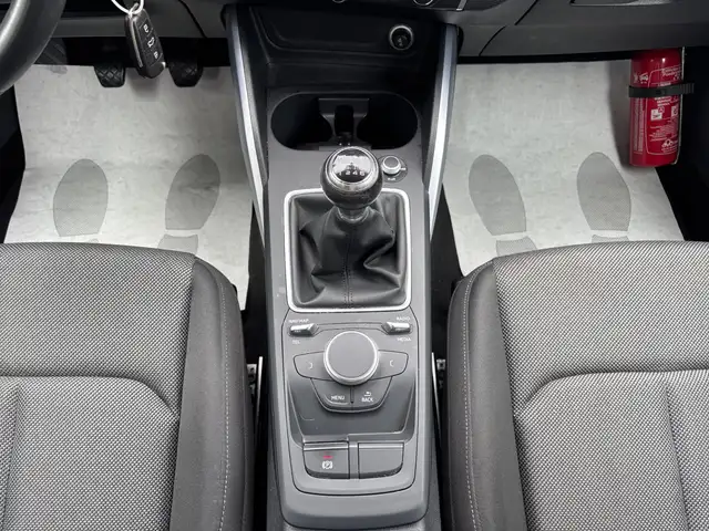 Audi Q2 view 10