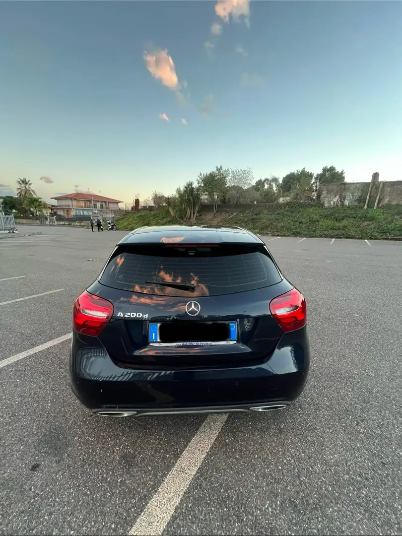 Mercedes-Benz A 200 d Premium Next auto Blue - 2
