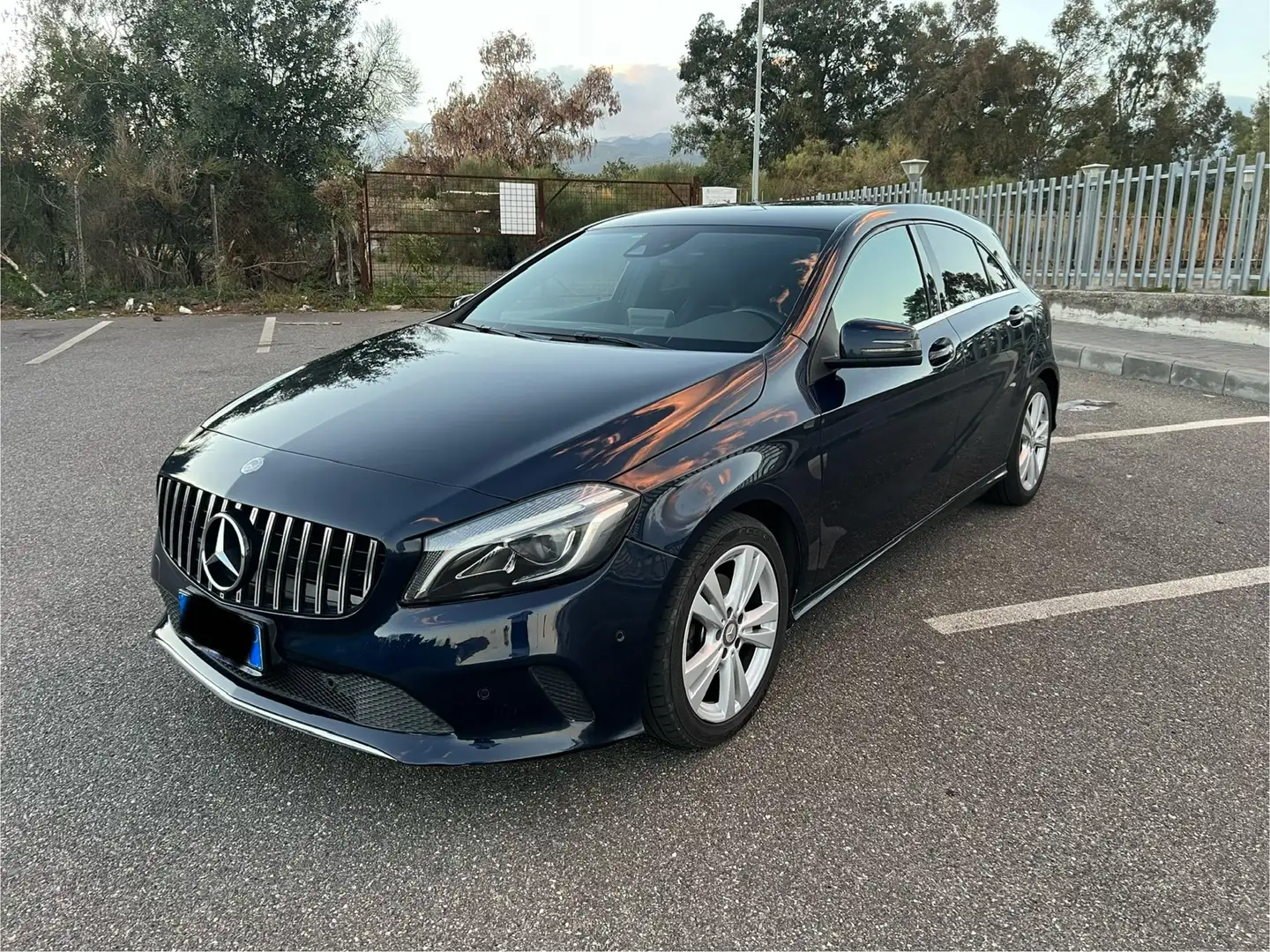 Mercedes-Benz A 200 d Premium Next auto Blue - 1