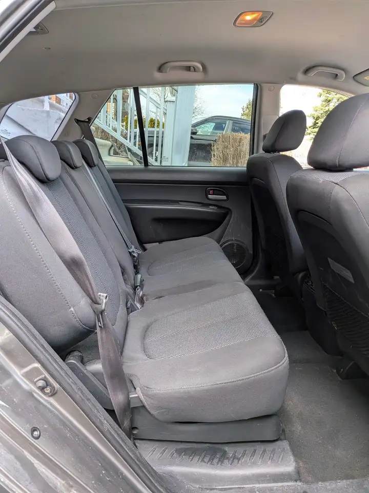 Kia Rondo снимка Kia Rondo
