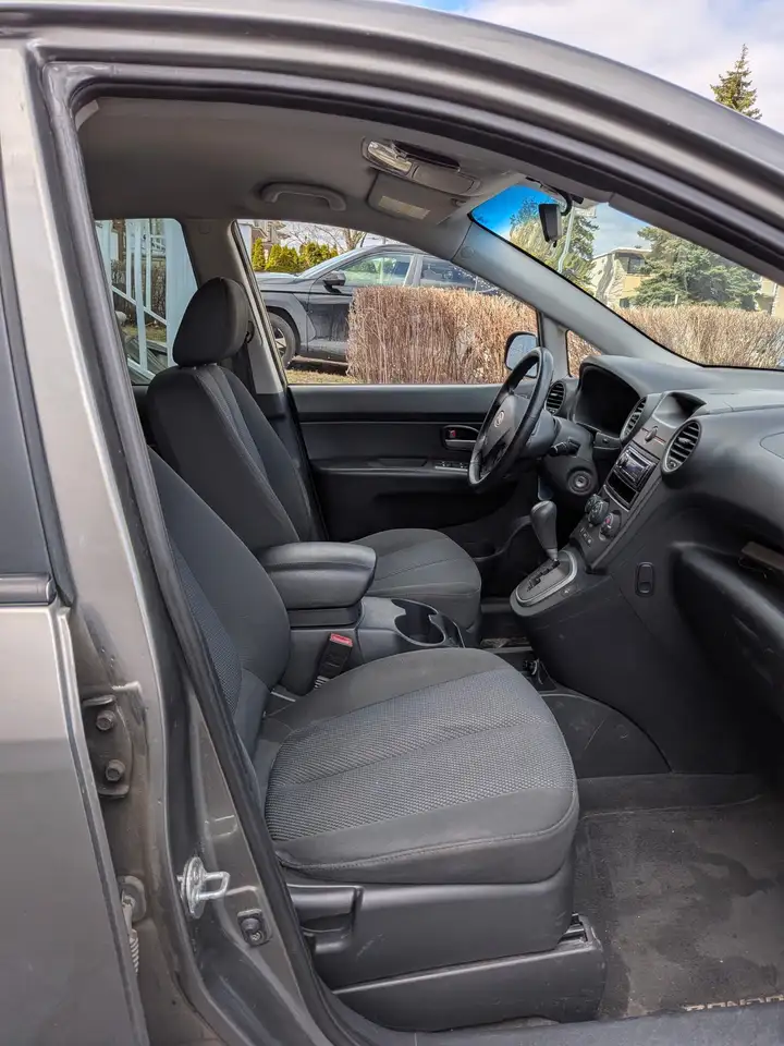 Kia Rondo снимка Kia Rondo