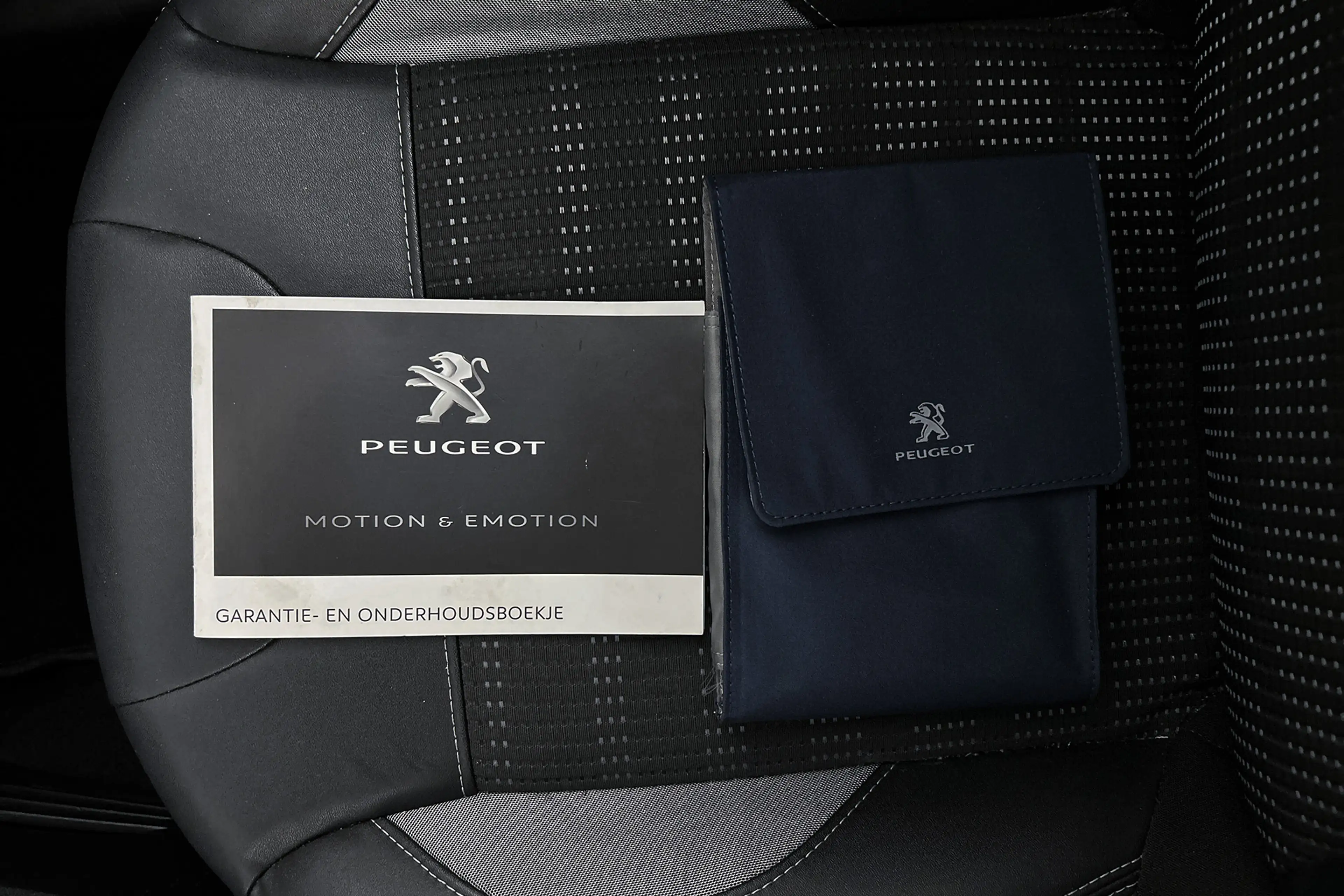 Peugeot 2008 1.2 PureTech Allure | Half lederen bekleding | Pan — photo 27