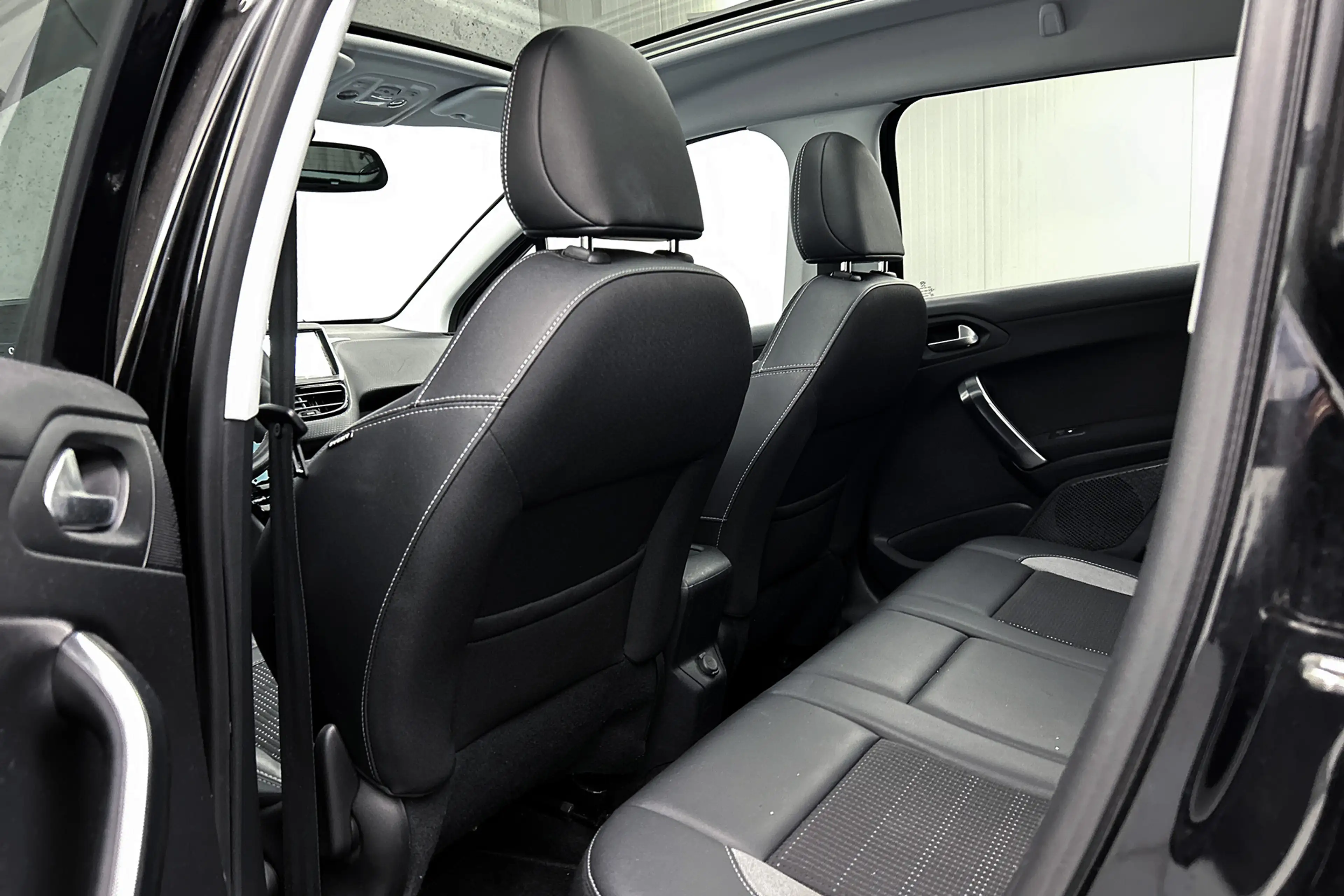 Peugeot 2008 1.2 PureTech Allure | Half lederen bekleding | Pan — photo 12
