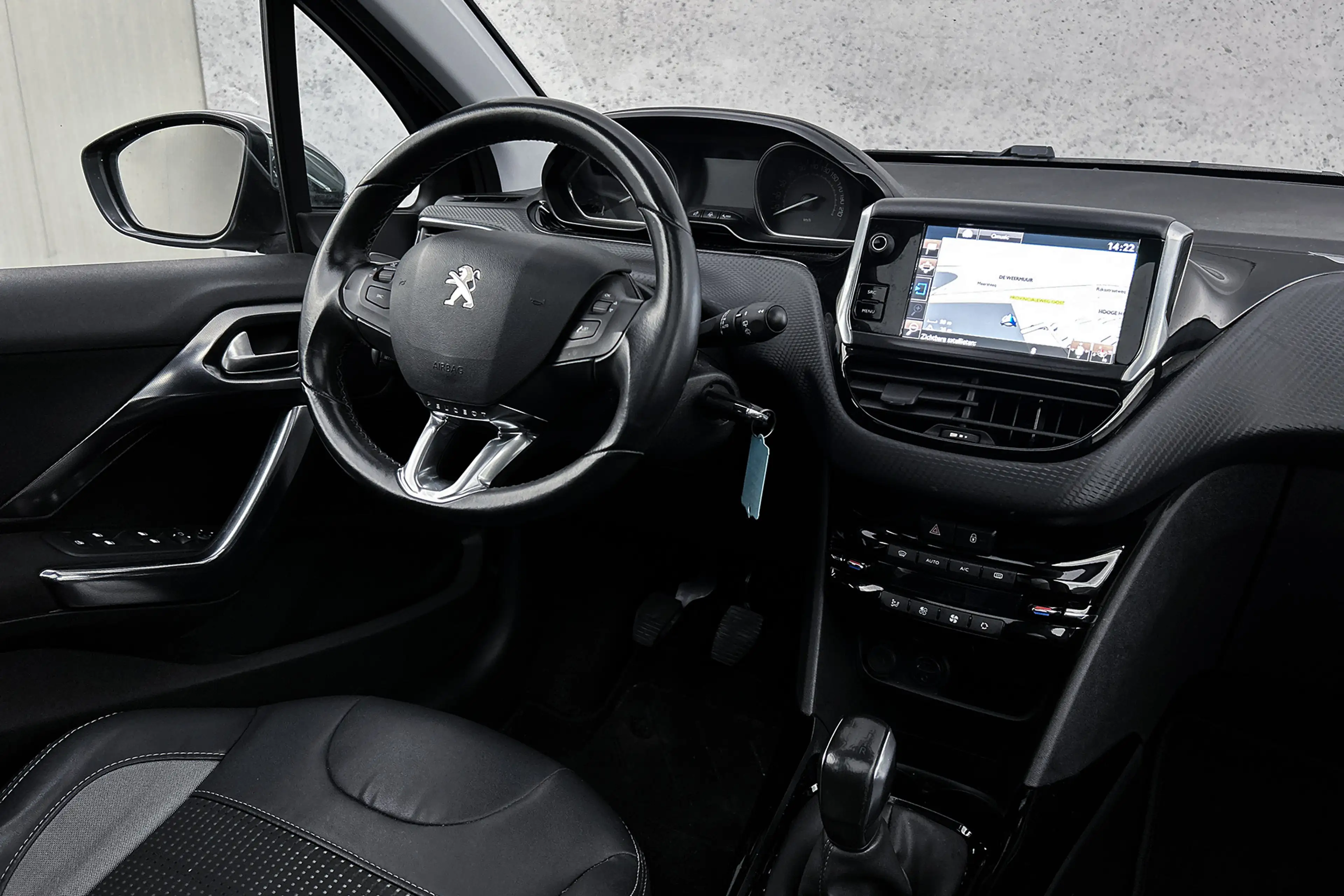 Peugeot 2008 1.2 PureTech Allure | Half lederen bekleding | Pan — photo 11